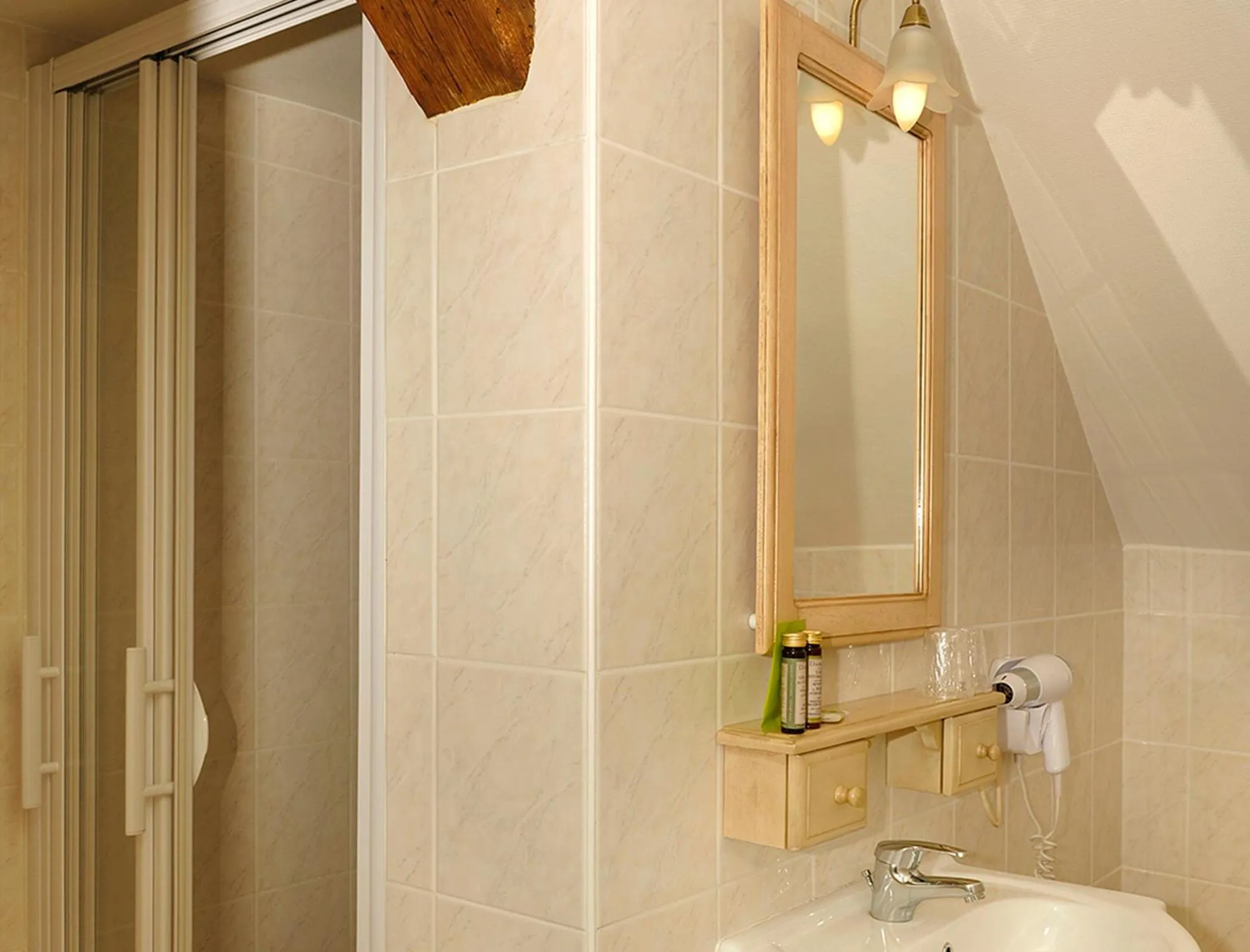 Bathroom in Logis Hotel Villa Marjane