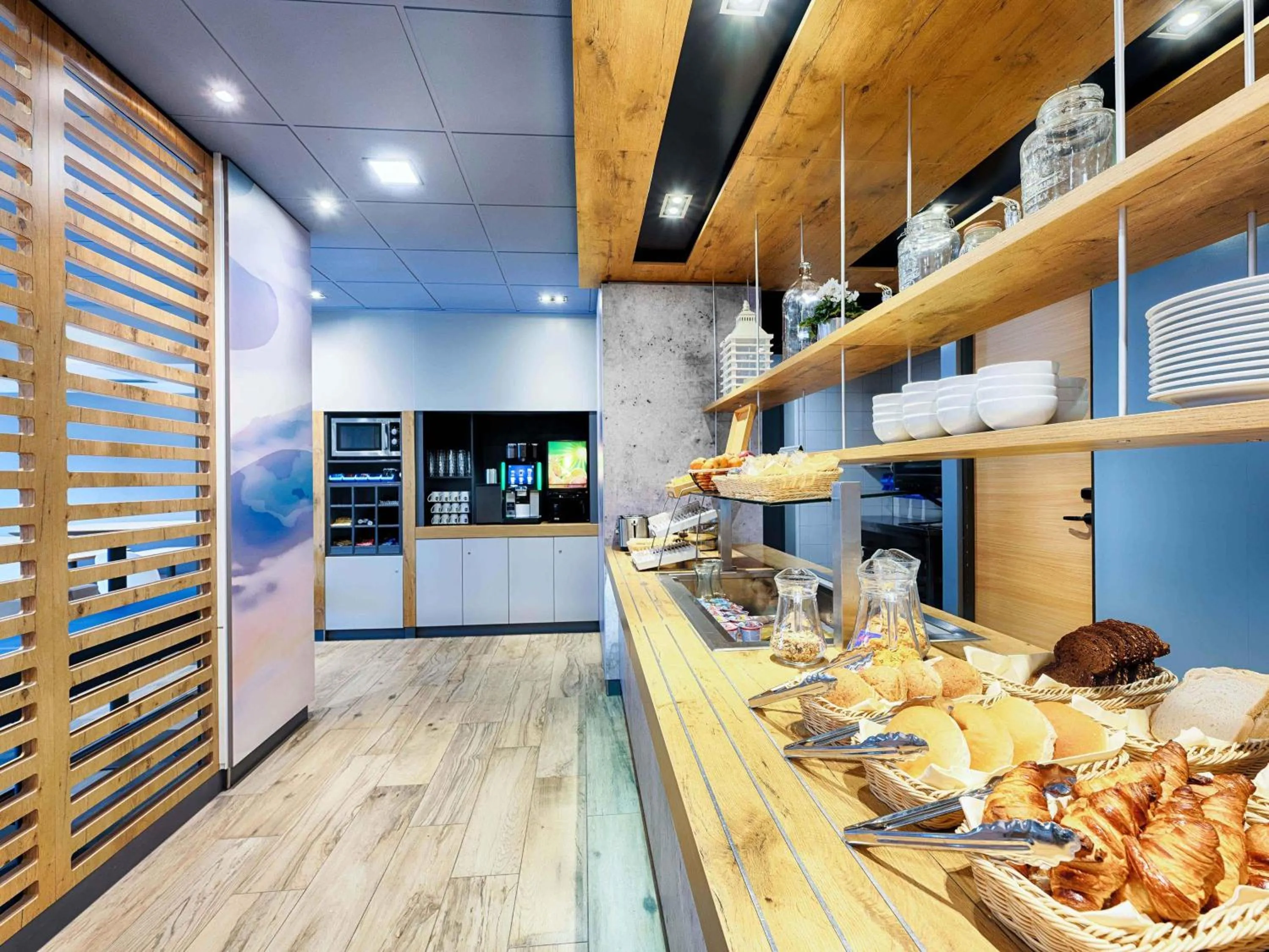 Restaurant/places to eat in B&B Hotel Amsterdam-Zaandam