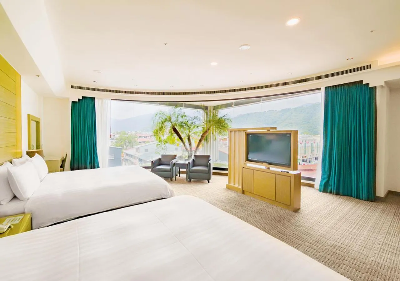 Bedroom, Bed in Cheng Wan Grand Hotel