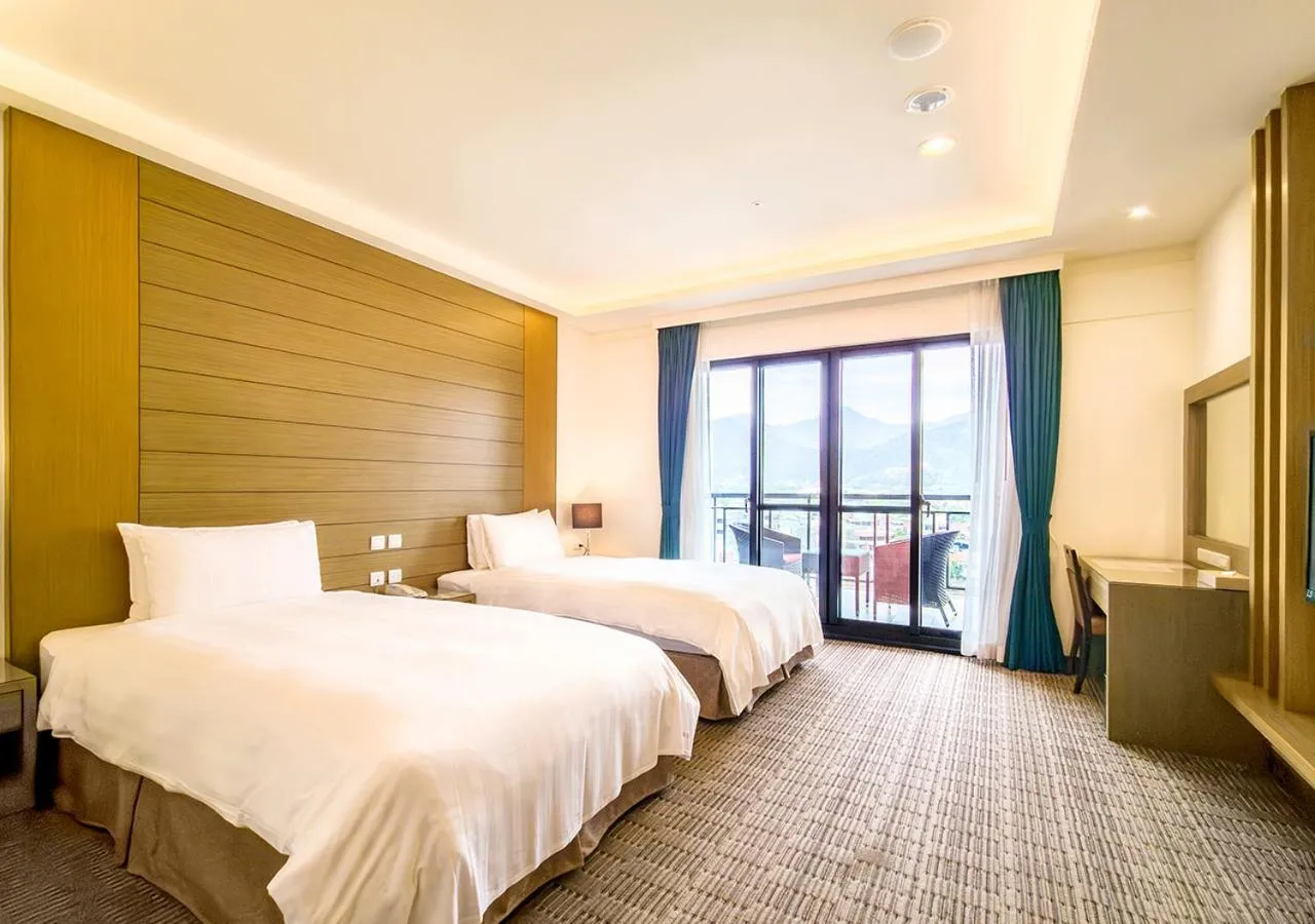 Bedroom, Bed in Cheng Wan Grand Hotel