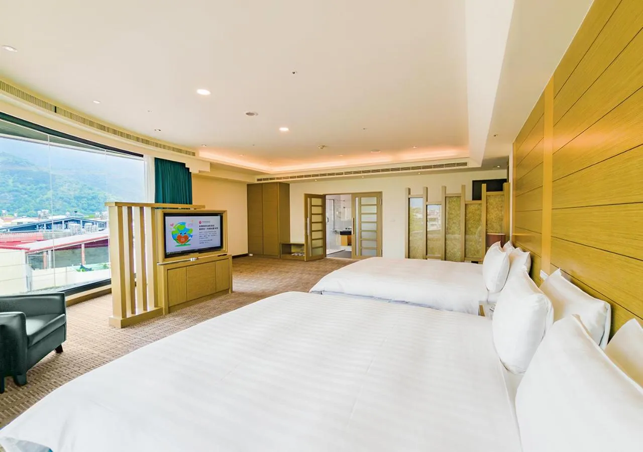 Bedroom, Bed in Cheng Wan Grand Hotel