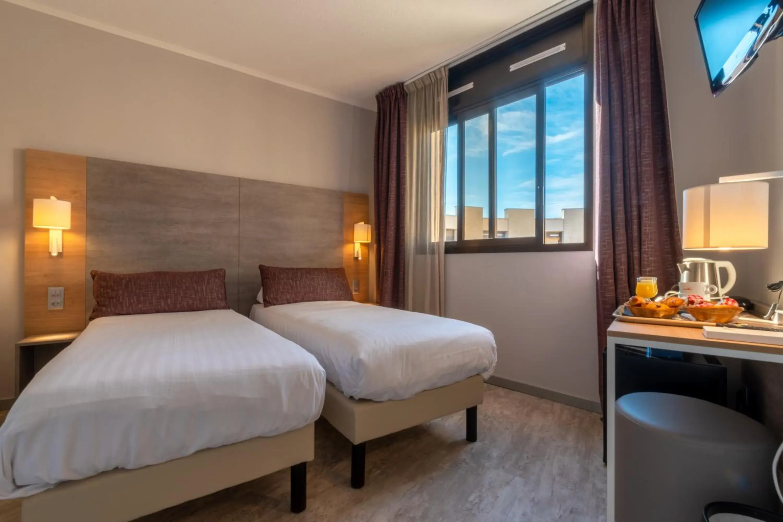 Standard Twin Room with inside yard view in Hôtel Bahia Standard Twin Room with inside yard view in Hôtel Bahia