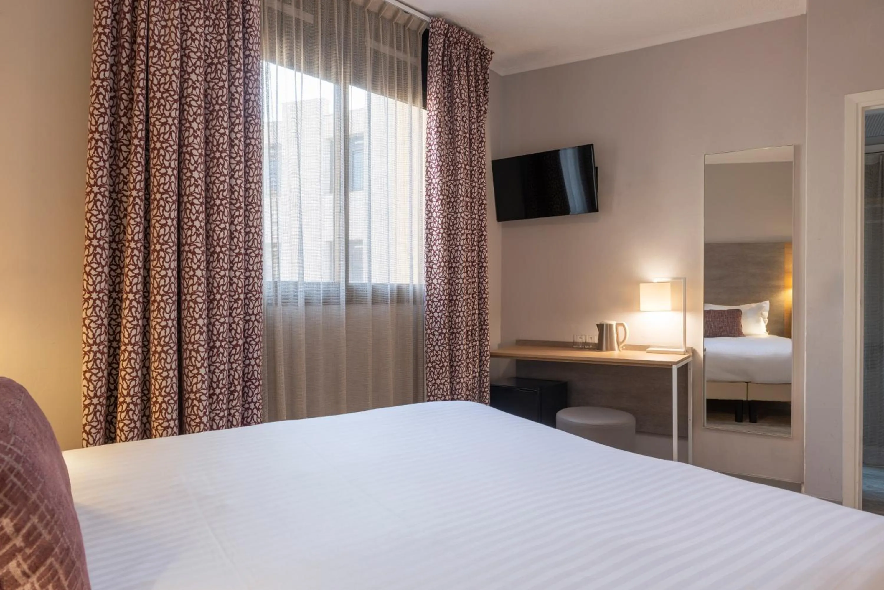 Bedroom, Bed in Hôtel Bahia