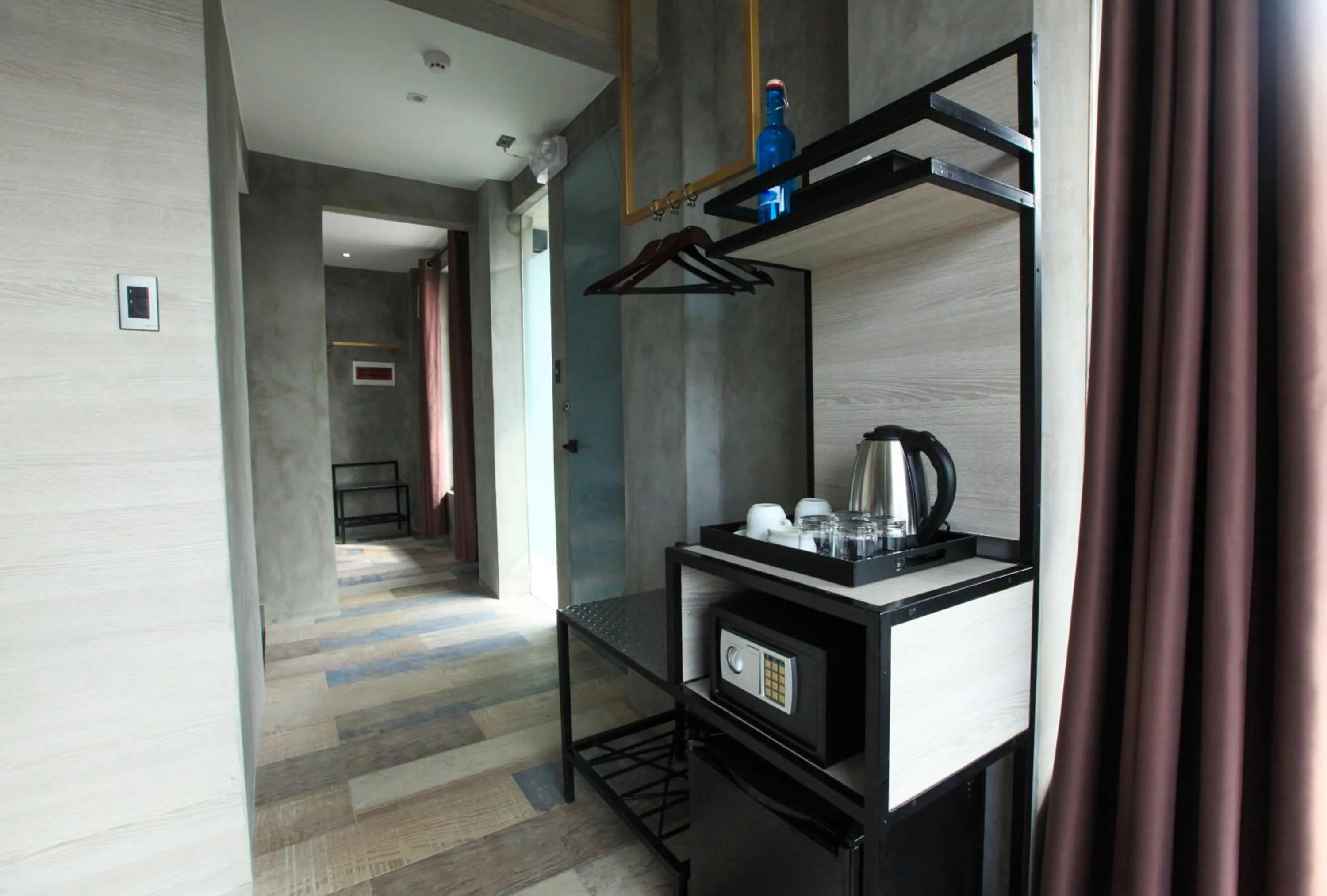 Coffee/tea facilities in Zenvea Hotel