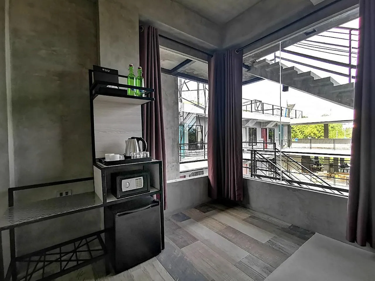 Coffee/tea facilities in Zenvea Hotel