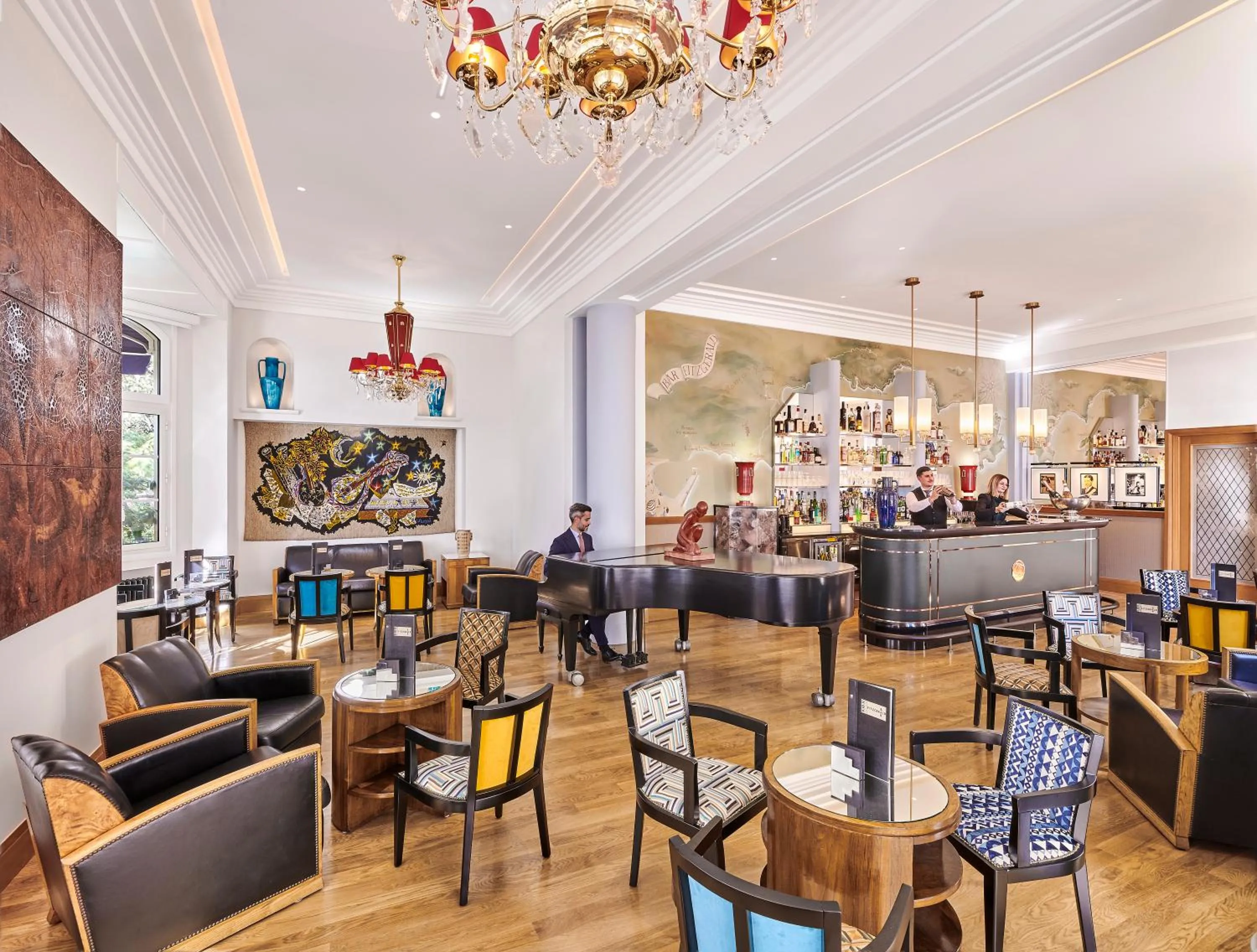 Lounge or bar in Hôtel Belles Rives