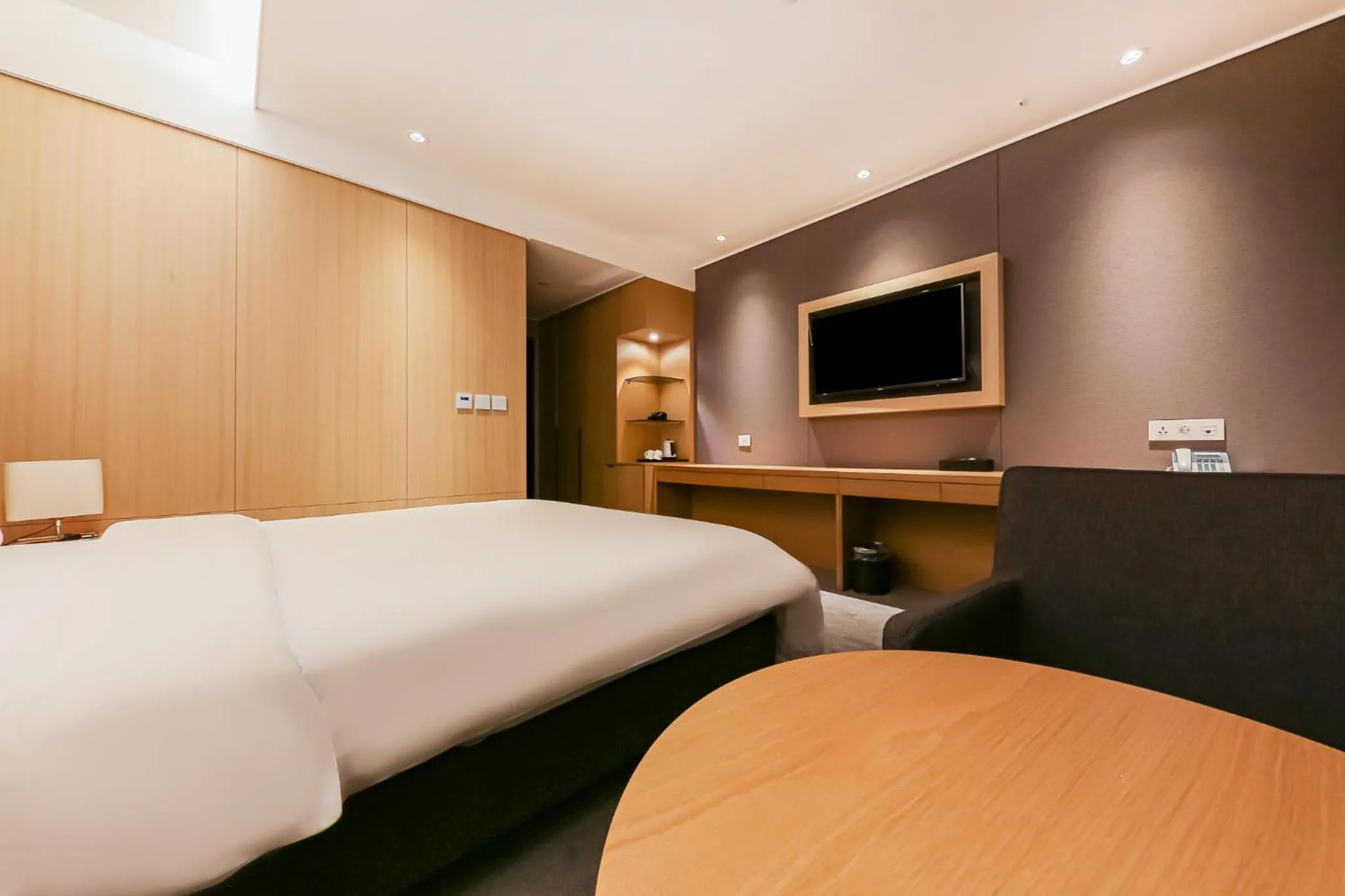 Property building, Bed in Sejong City Osong Hotel
