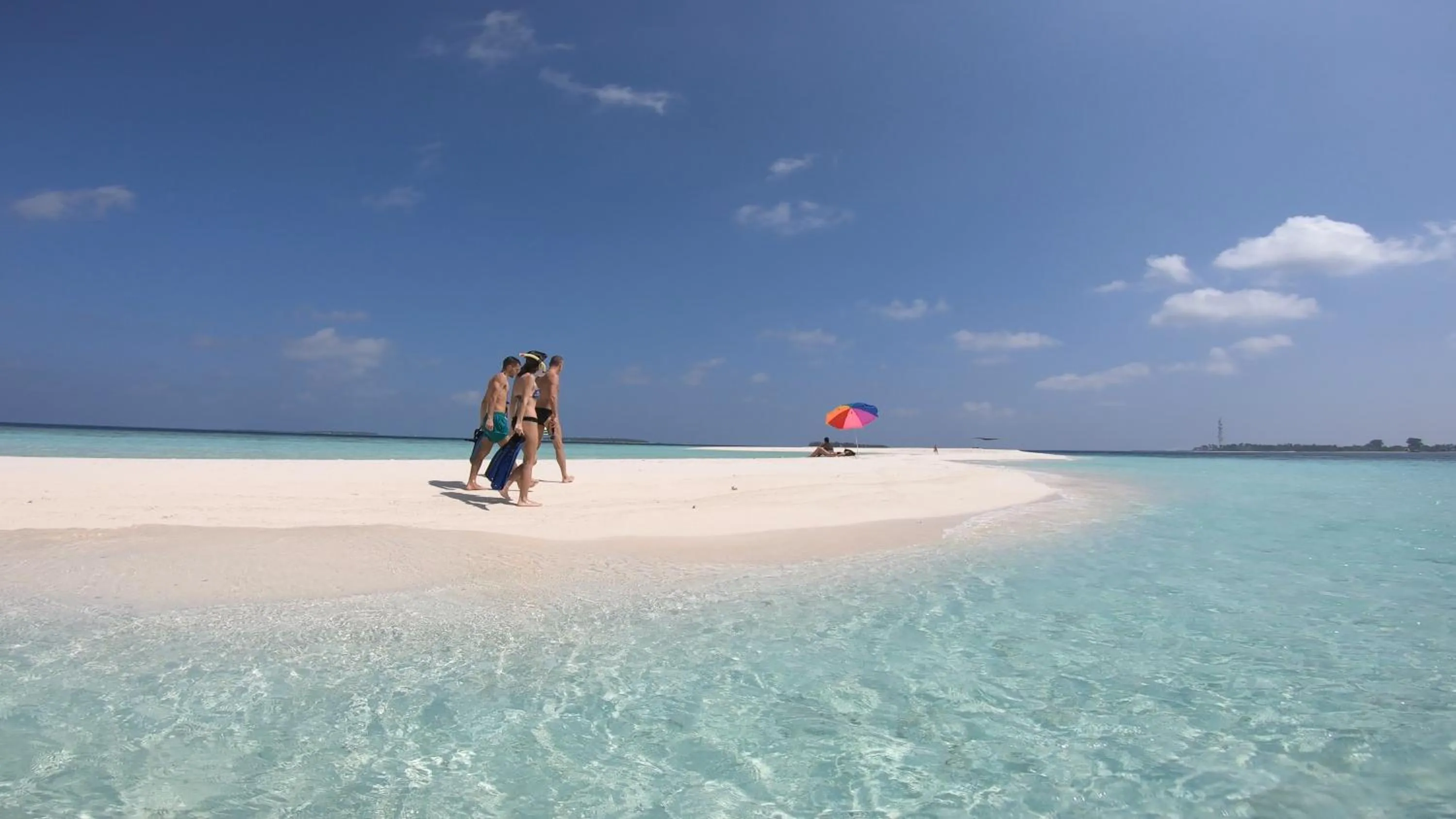 Snorkeling in Dhangethi INN