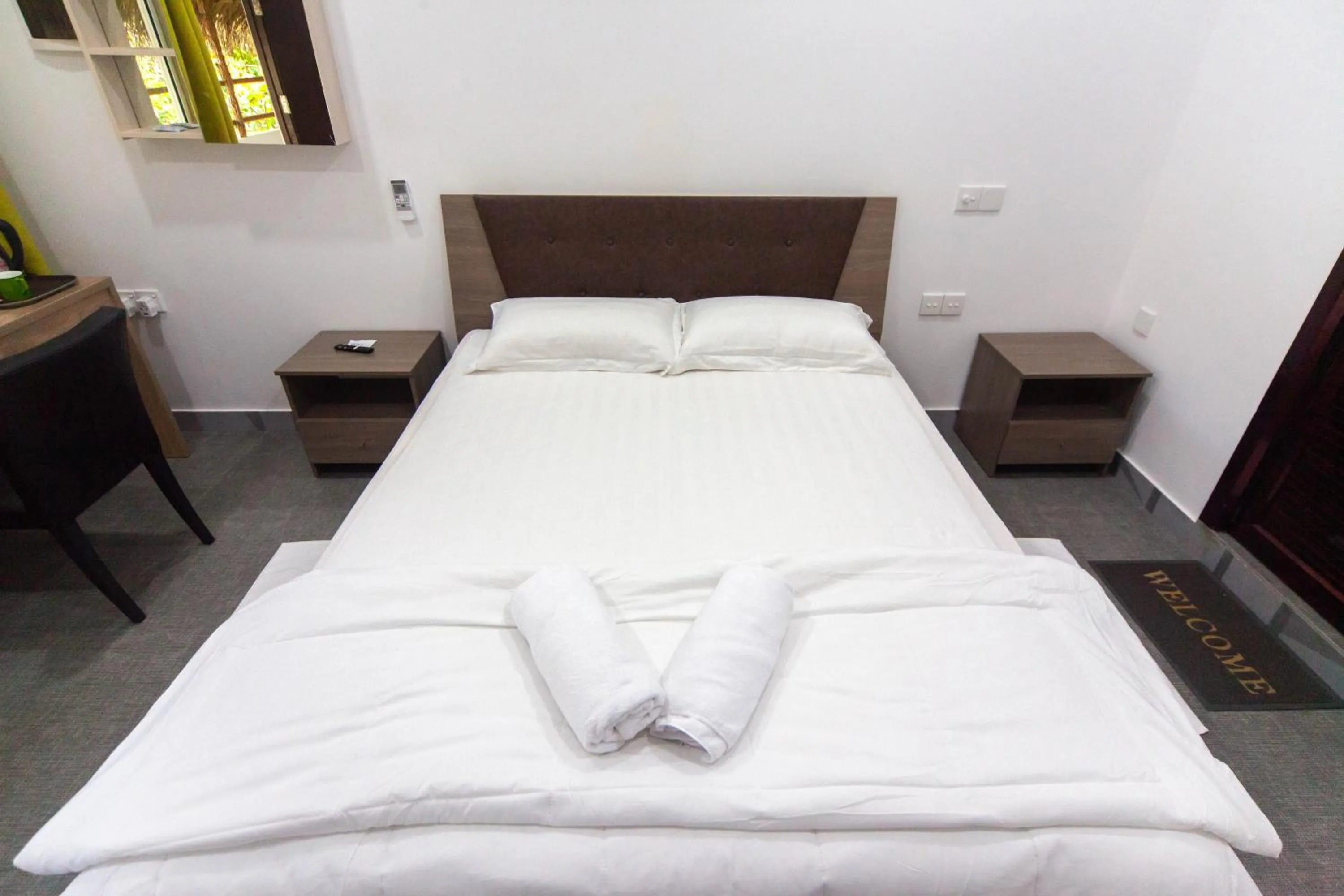 Bedroom, Bed in Dhangethi INN