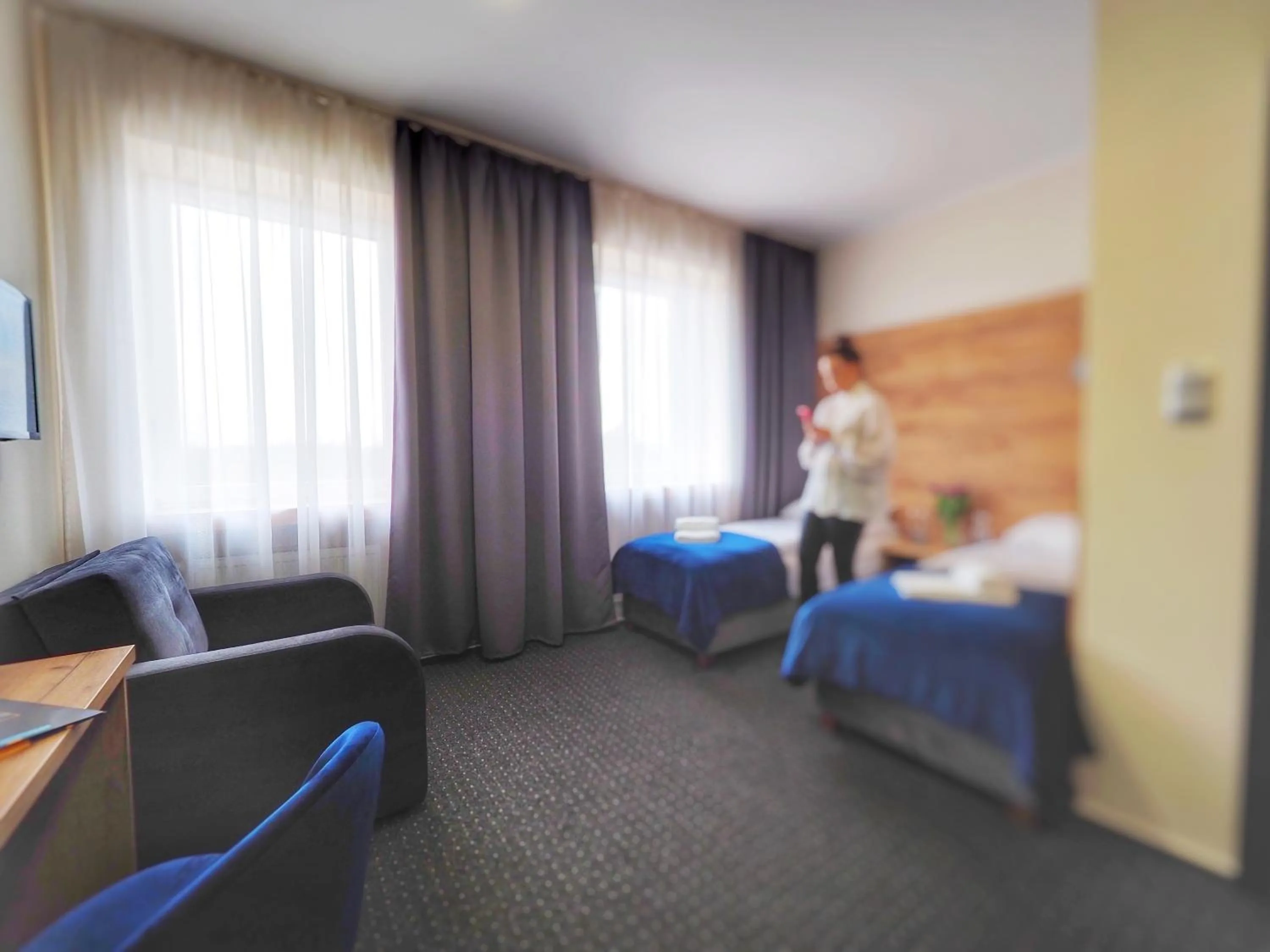 Seating area, Bed in S7 Hotel