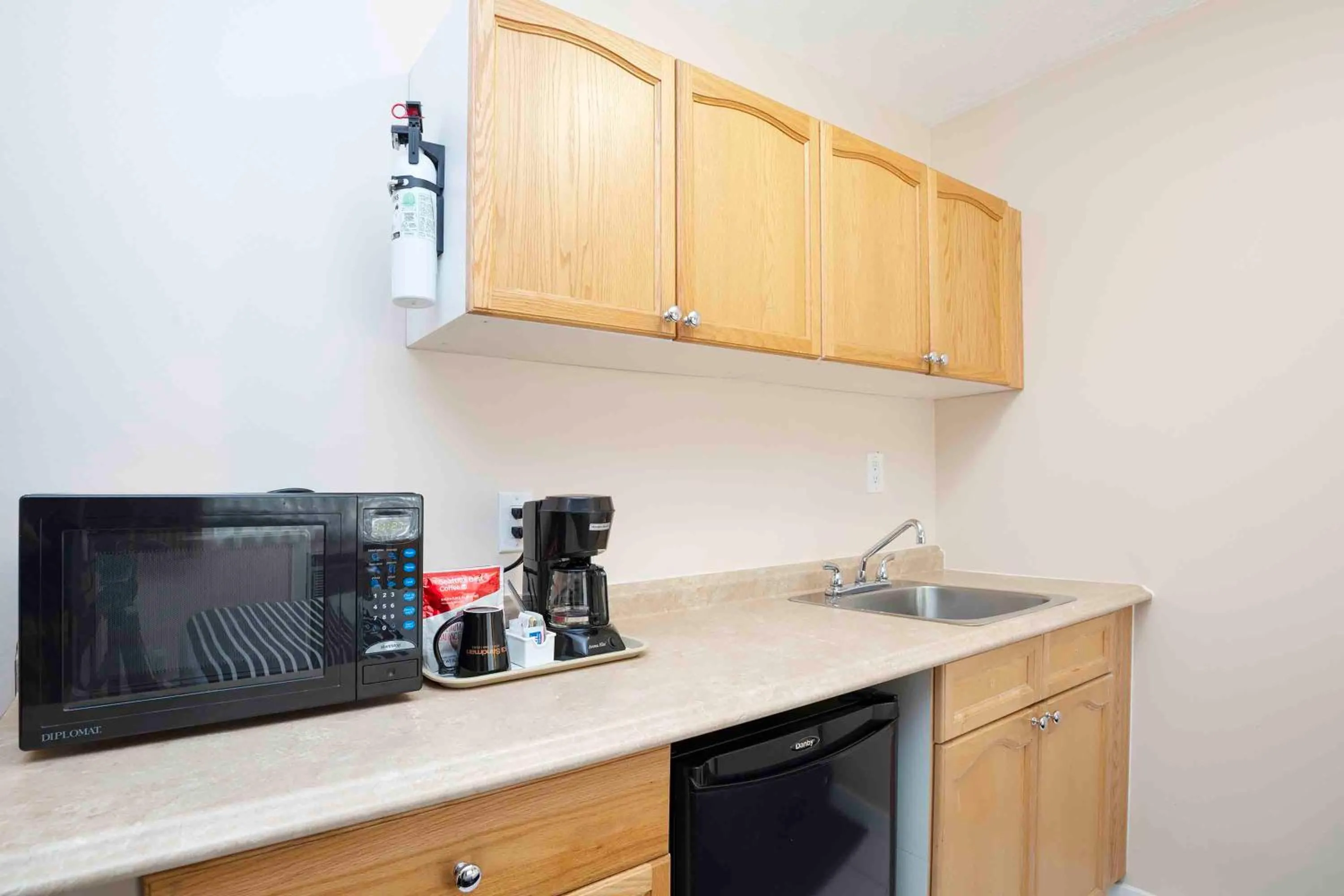 Kitchen or kitchenette in Sandman Inn Princeton