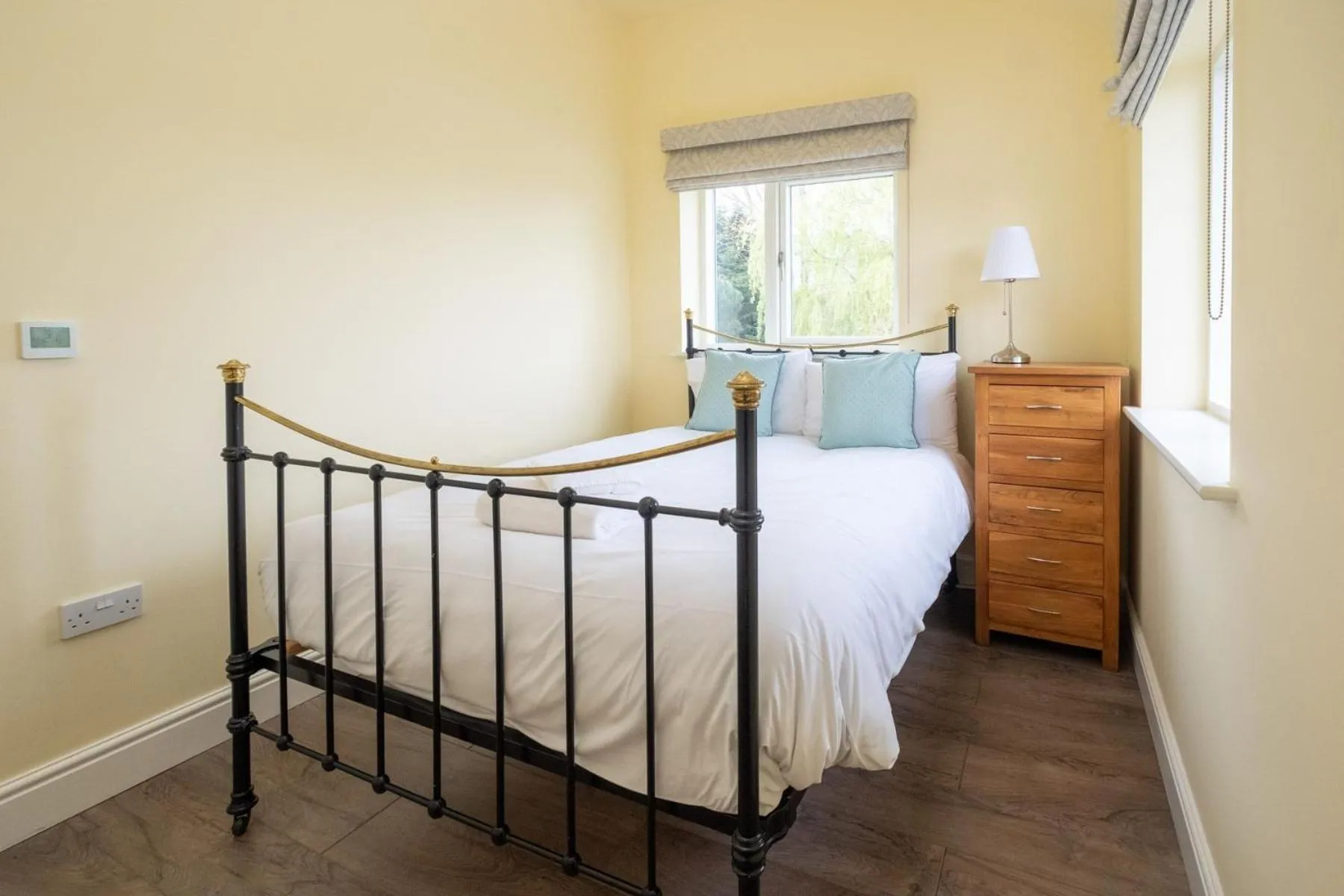 Property building, Bed in Willow House in Knodishall, Sleeps 7 - Only a short drive from Aldeburgh, Thorpeness & Snape Maltings - Managed by Aldeburgh Coastal Cottages