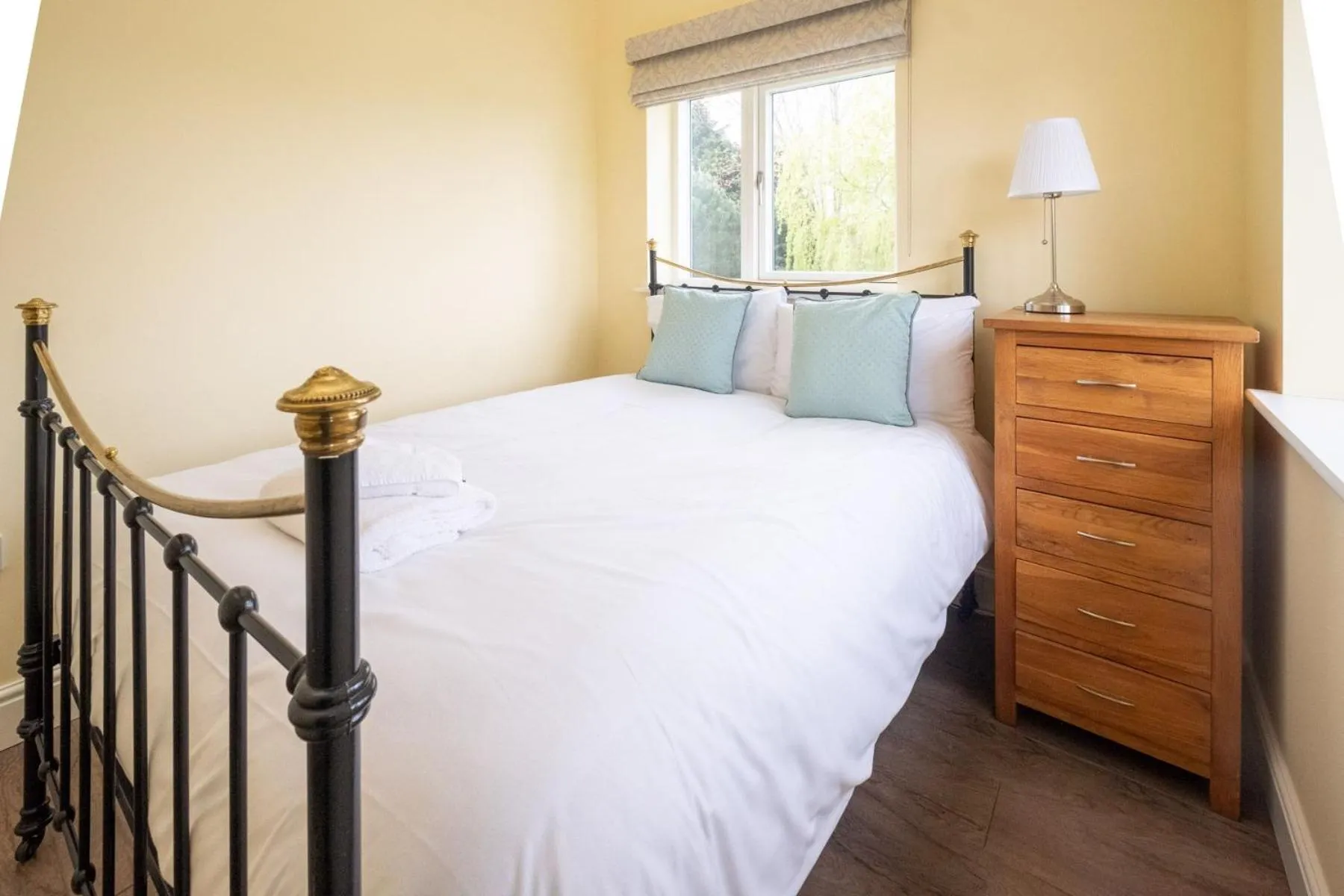 Property building, Bed in Willow House in Knodishall, Sleeps 7 - Only a short drive from Aldeburgh, Thorpeness & Snape Maltings - Managed by Aldeburgh Coastal Cottages