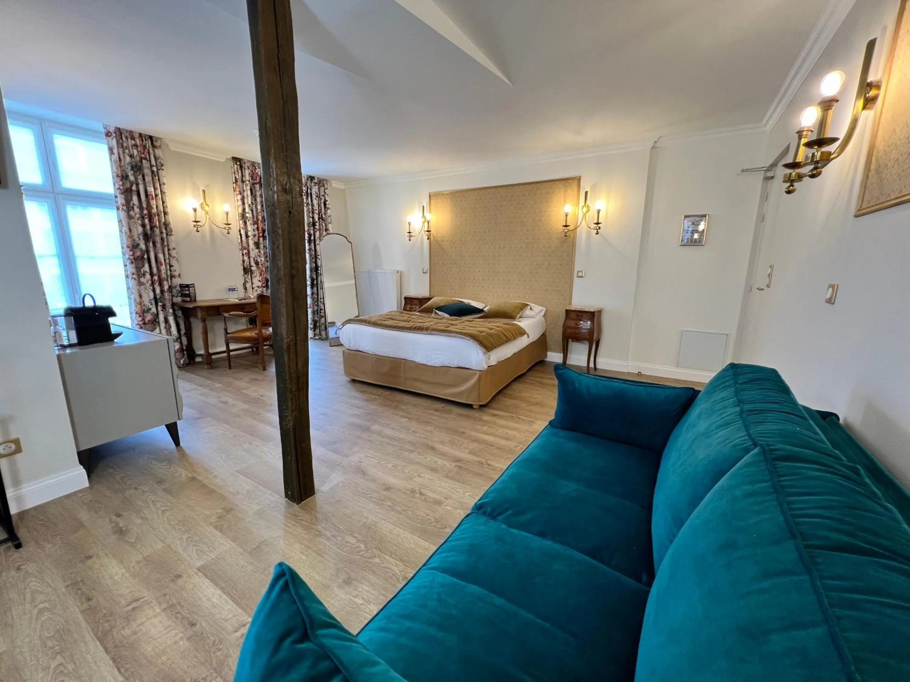 Bed in Hotel De La Poste