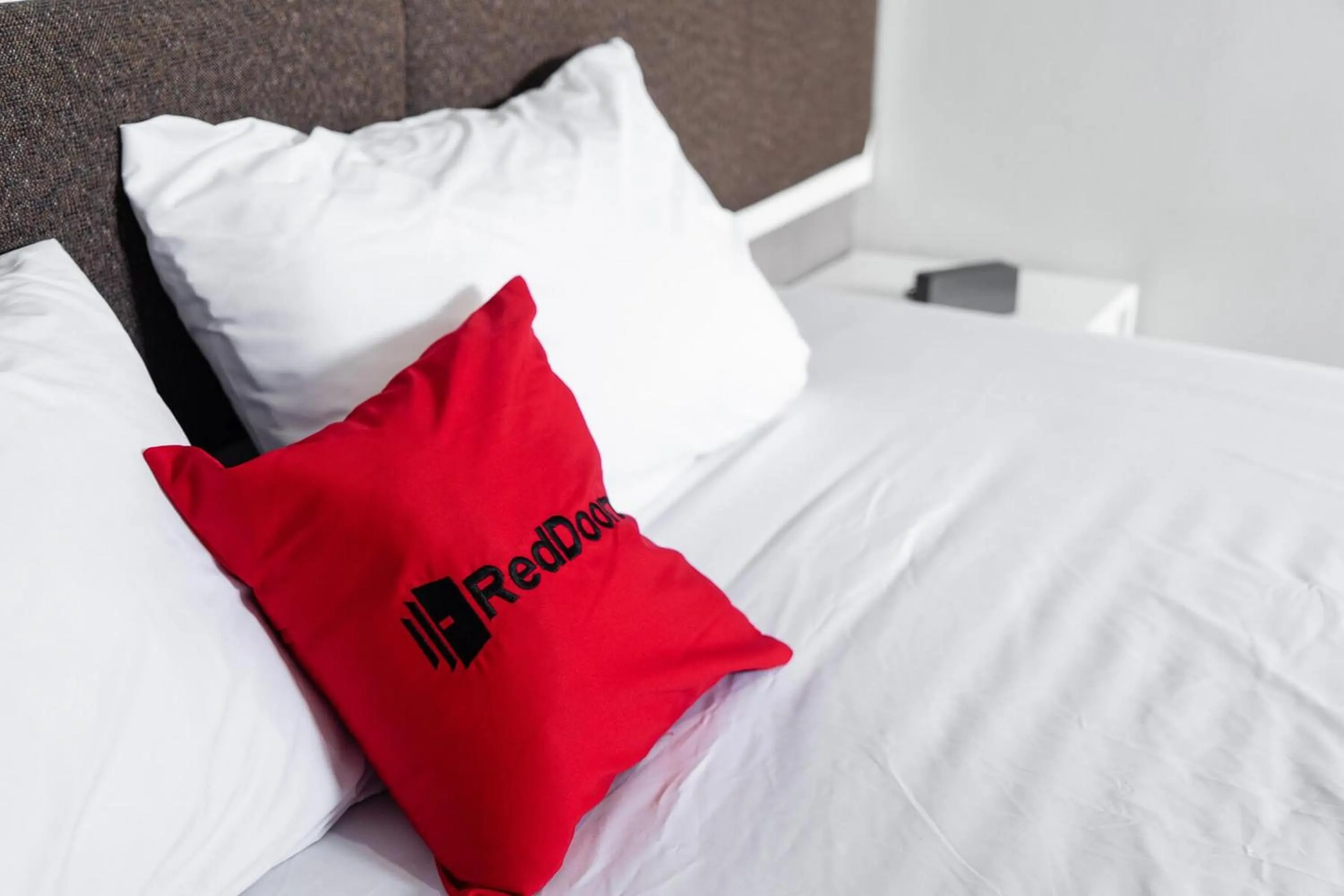 Bedroom, Bed in RedDoorz Plus @ Sawah Besar