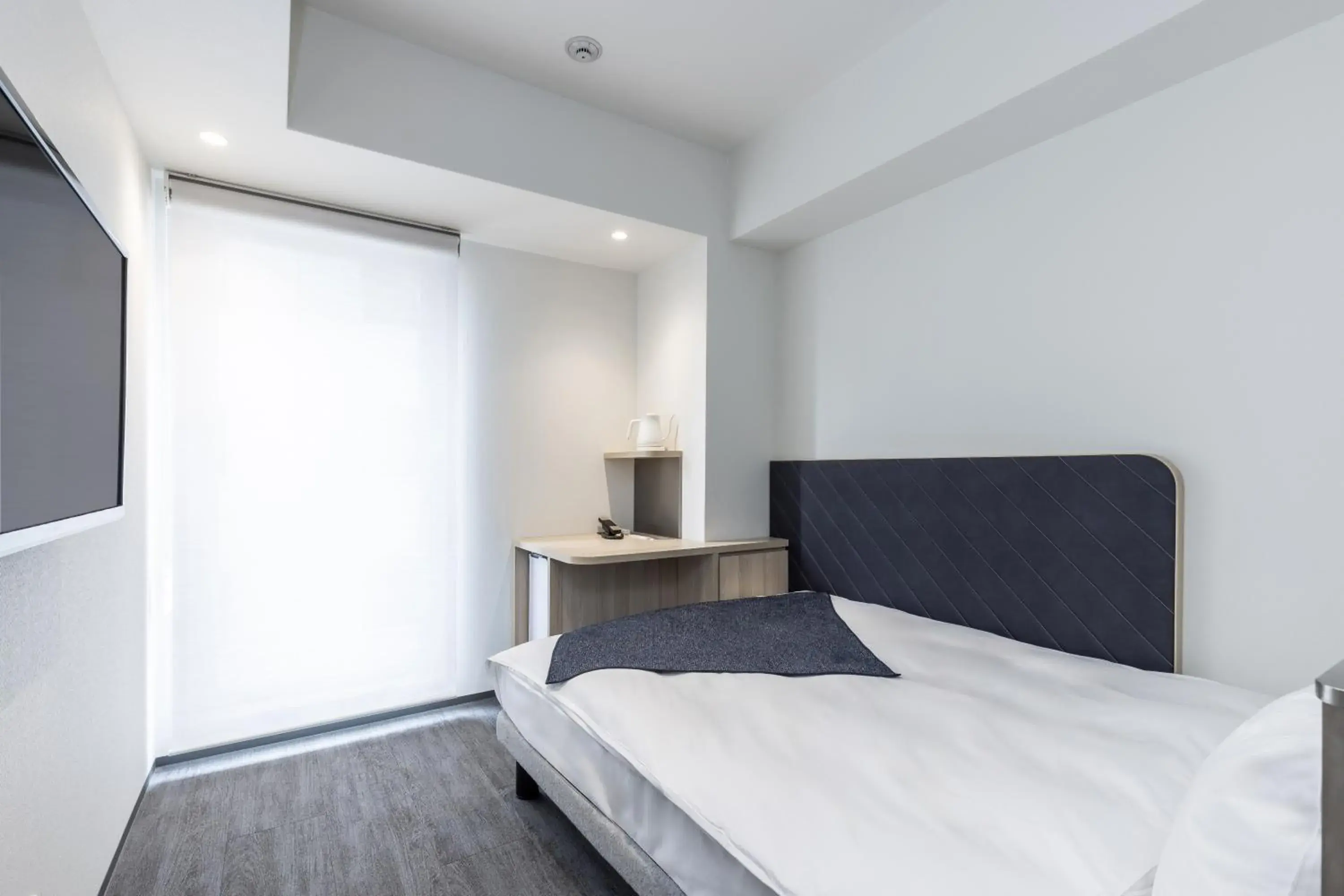 Economy Double Room with Small Double Bed and Shower - single occupancy in Tokyu Stay Osaka Hommachi Economy Double Room with Small Double Bed and Shower - single occupancy in Tokyu Stay Osaka Hommachi