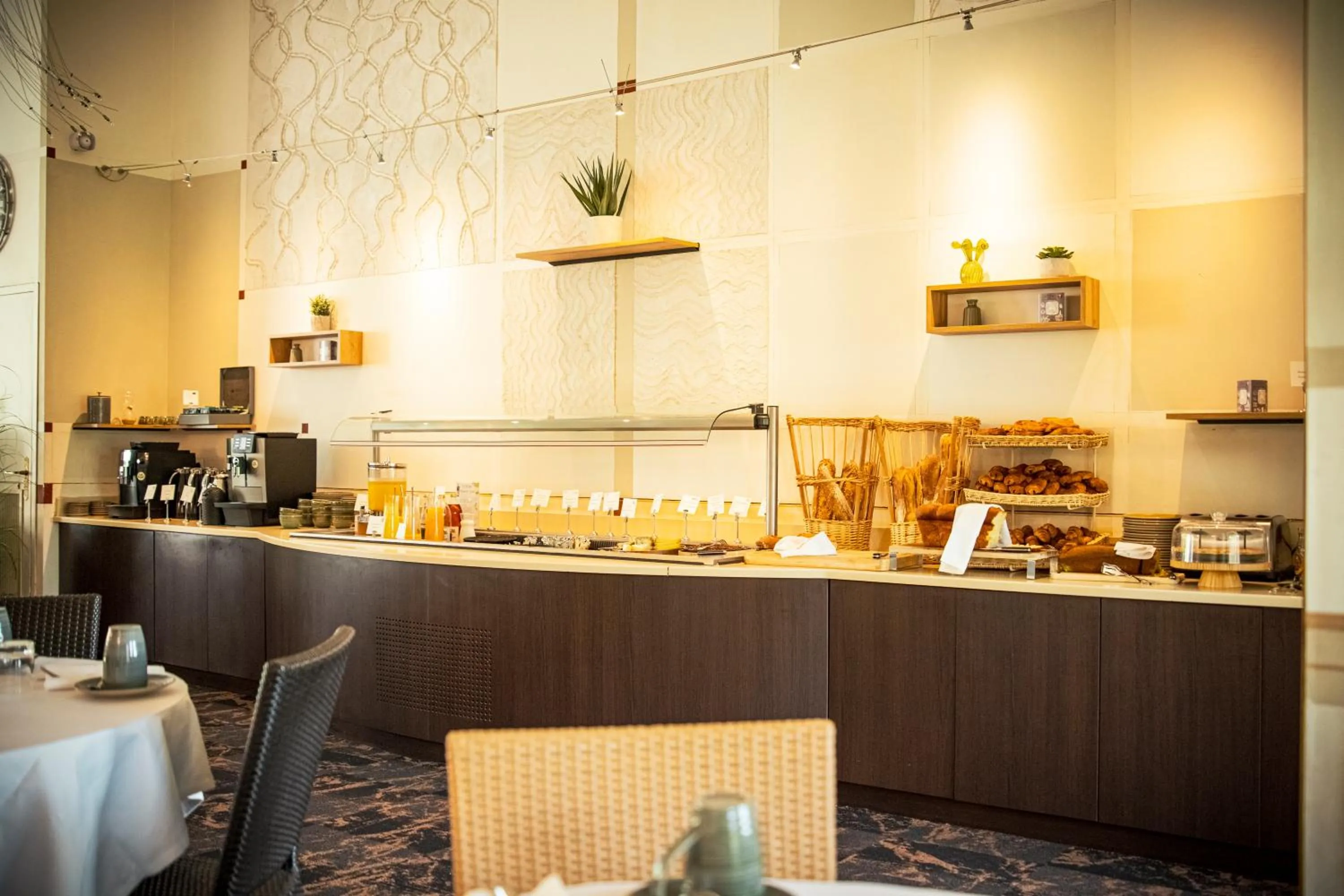 Buffet breakfast in Château de Pizay