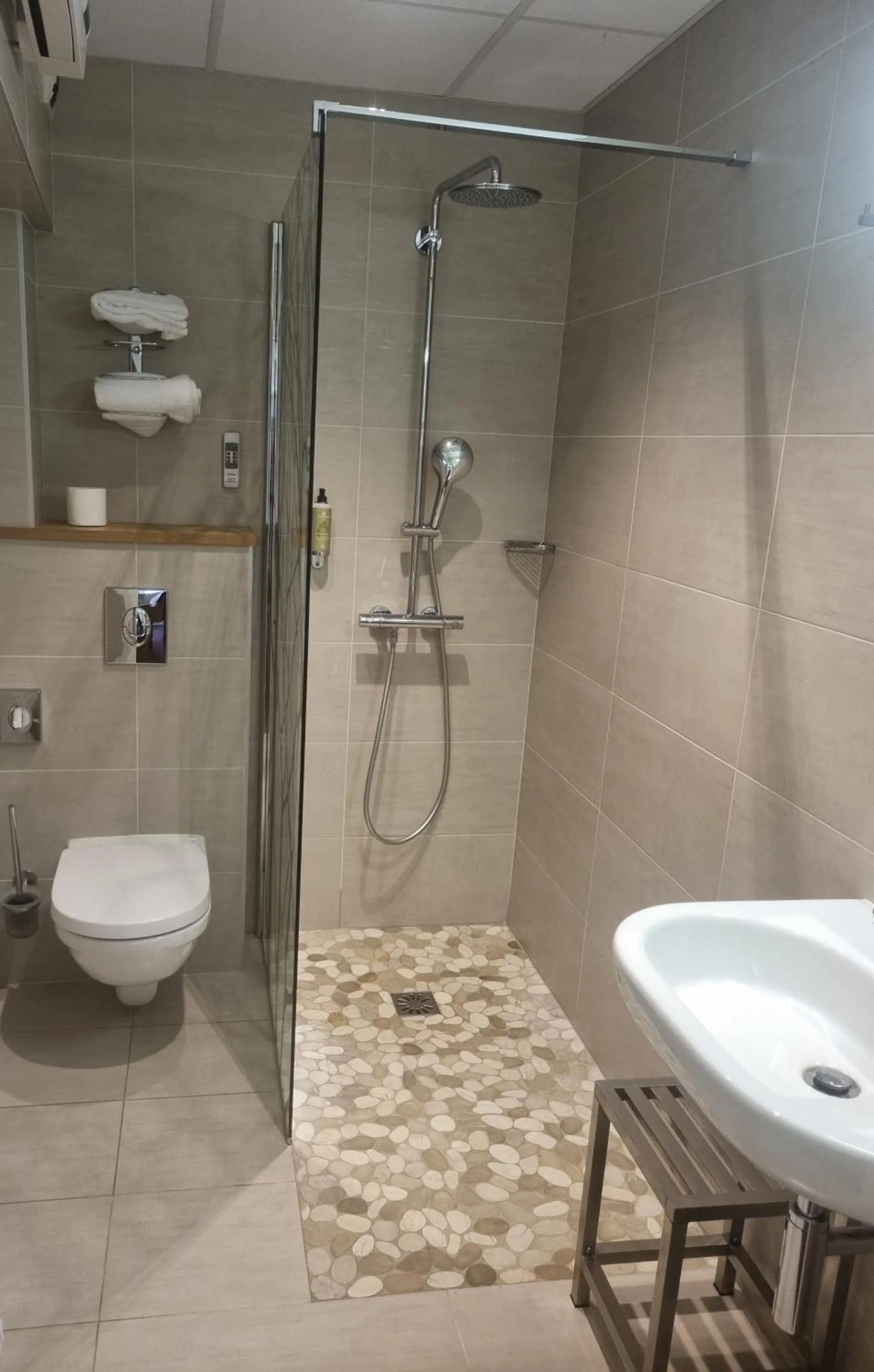 Bathroom in Best Western Grand Hotel de Bordeaux