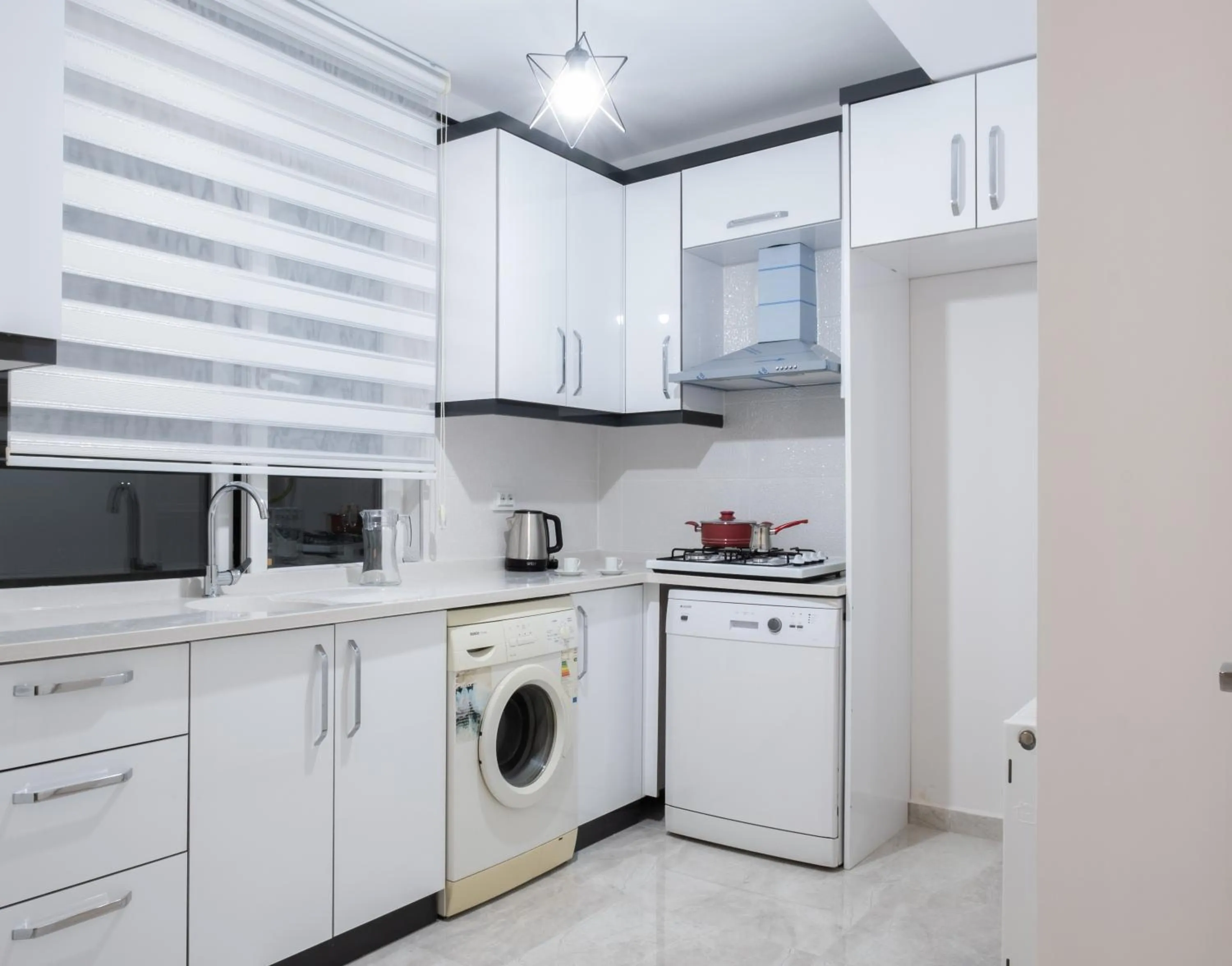 Kitchen or kitchenette in Araz Suit