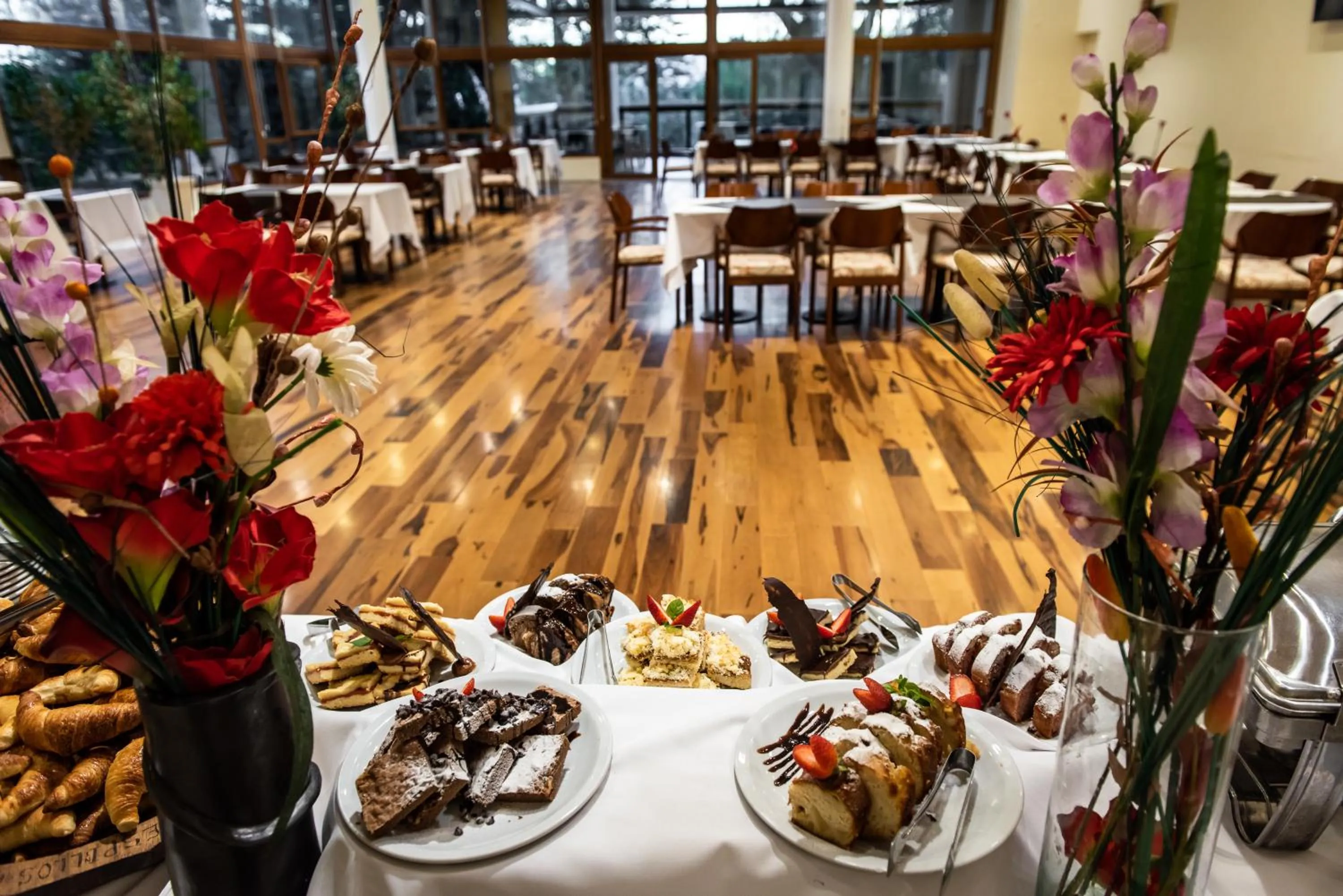 Restaurant/places to eat in Los Espinillos Hotel y Spa