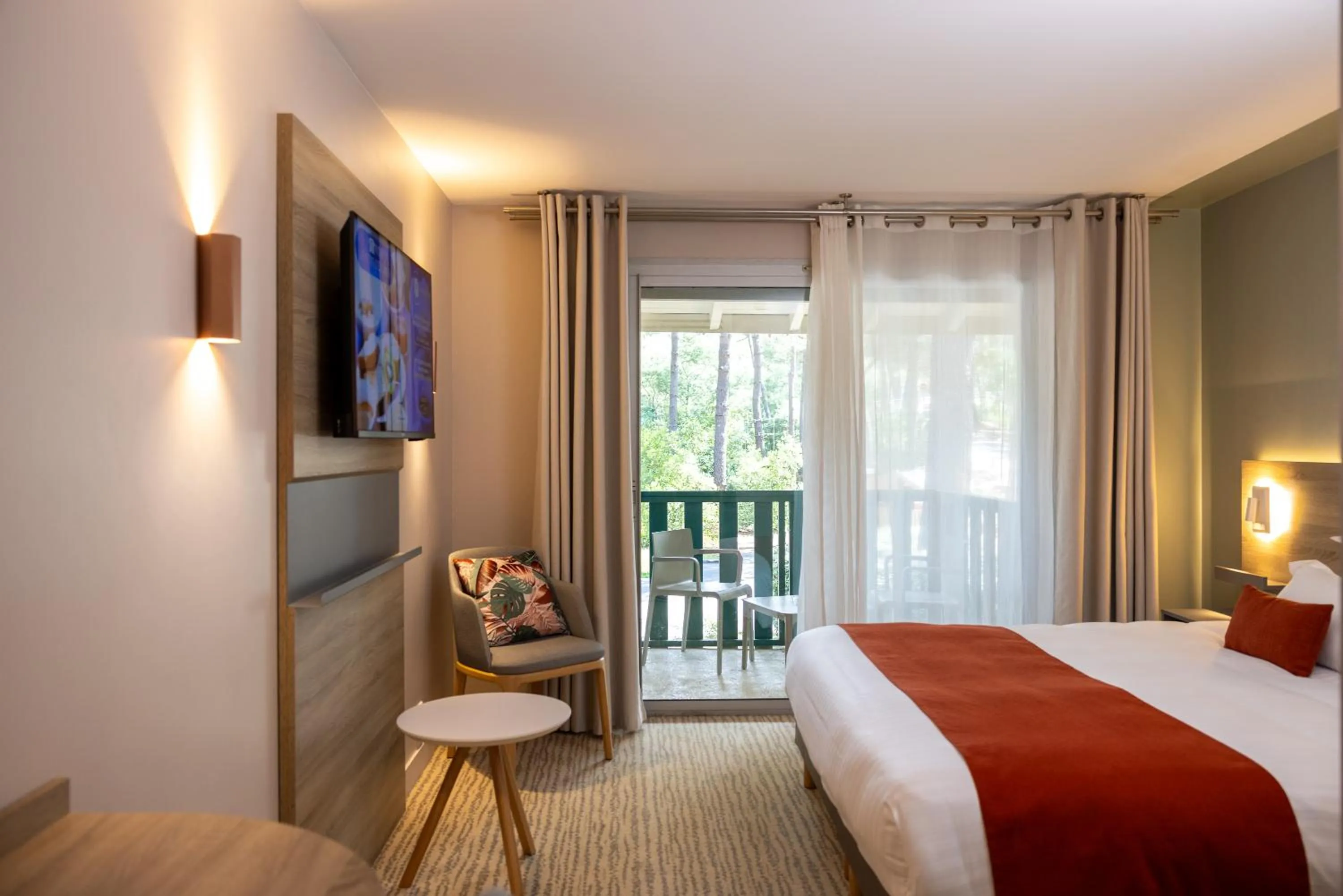 Bed in Hôtel & Spa Vitalparc, The Originals Collection