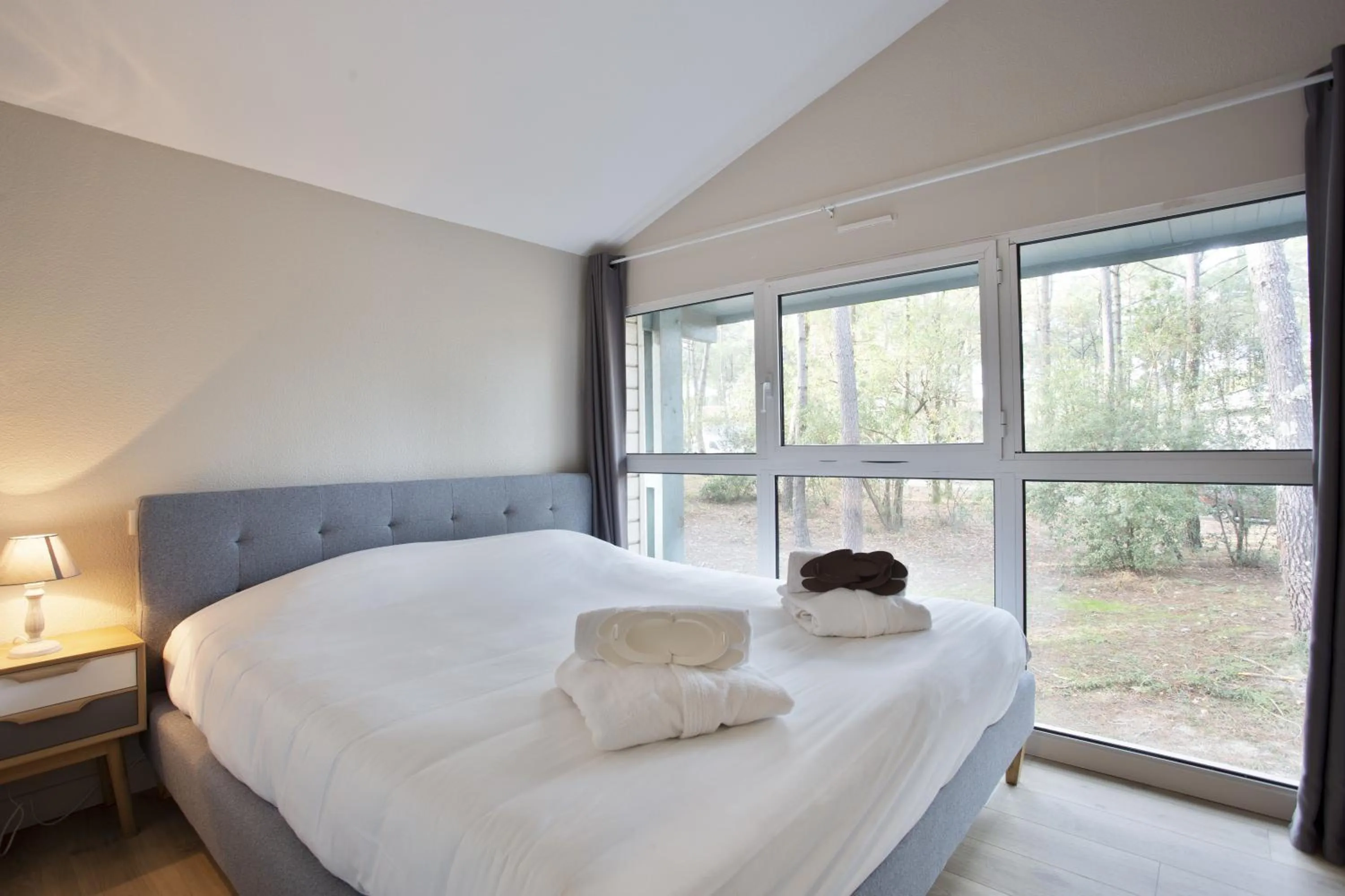 Bedroom, Bed in Hôtel & Spa Vitalparc, The Originals Collection