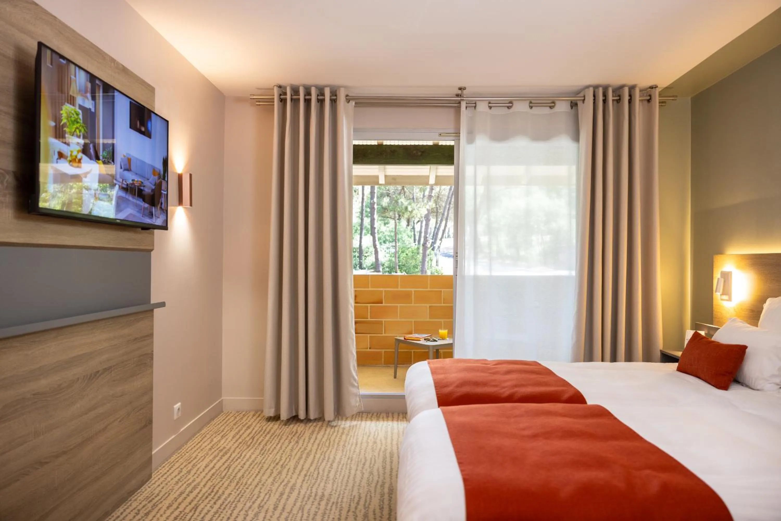 Bed in Hôtel & Spa Vitalparc, The Originals Collection