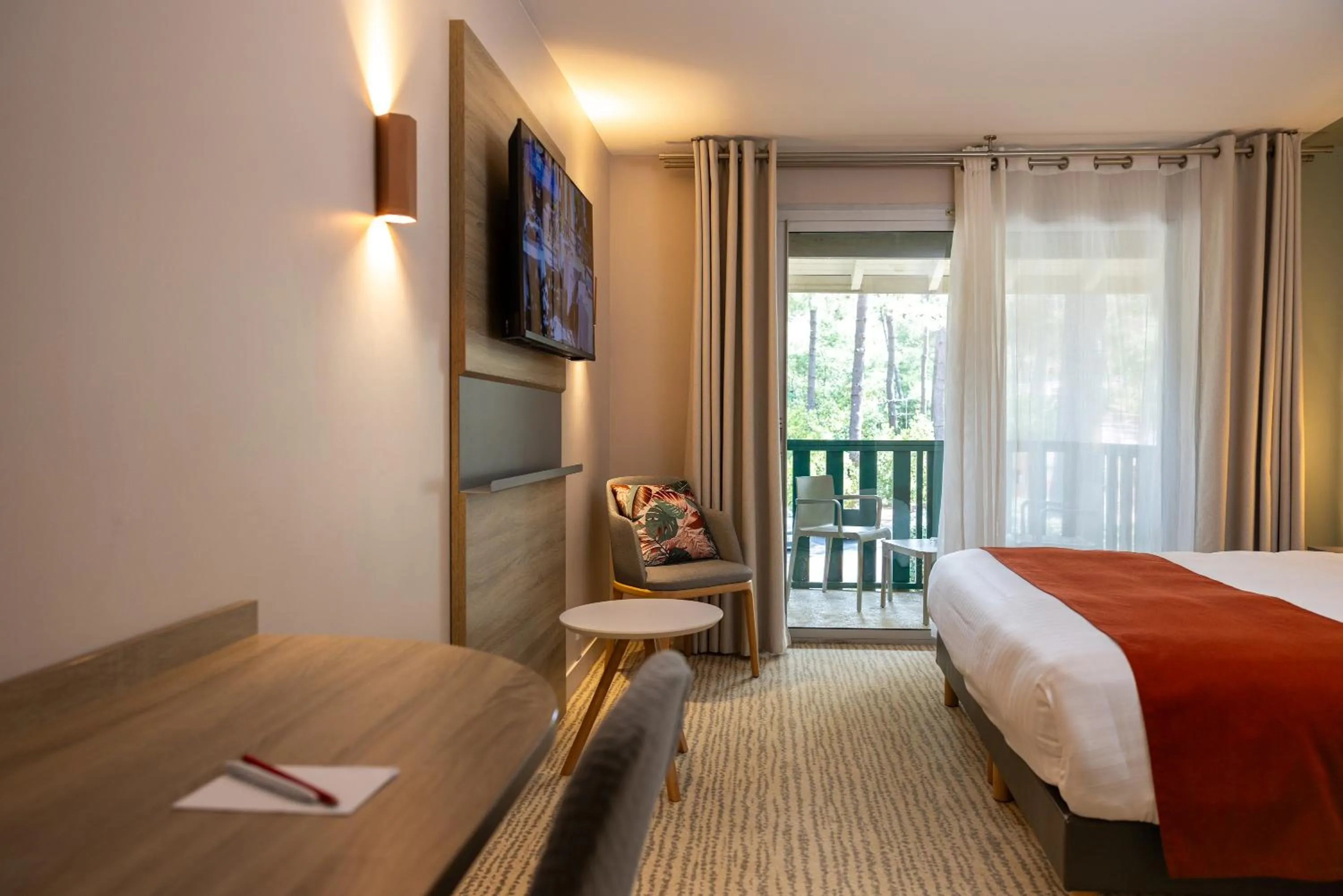 Bed in Hôtel & Spa Vitalparc, The Originals Collection