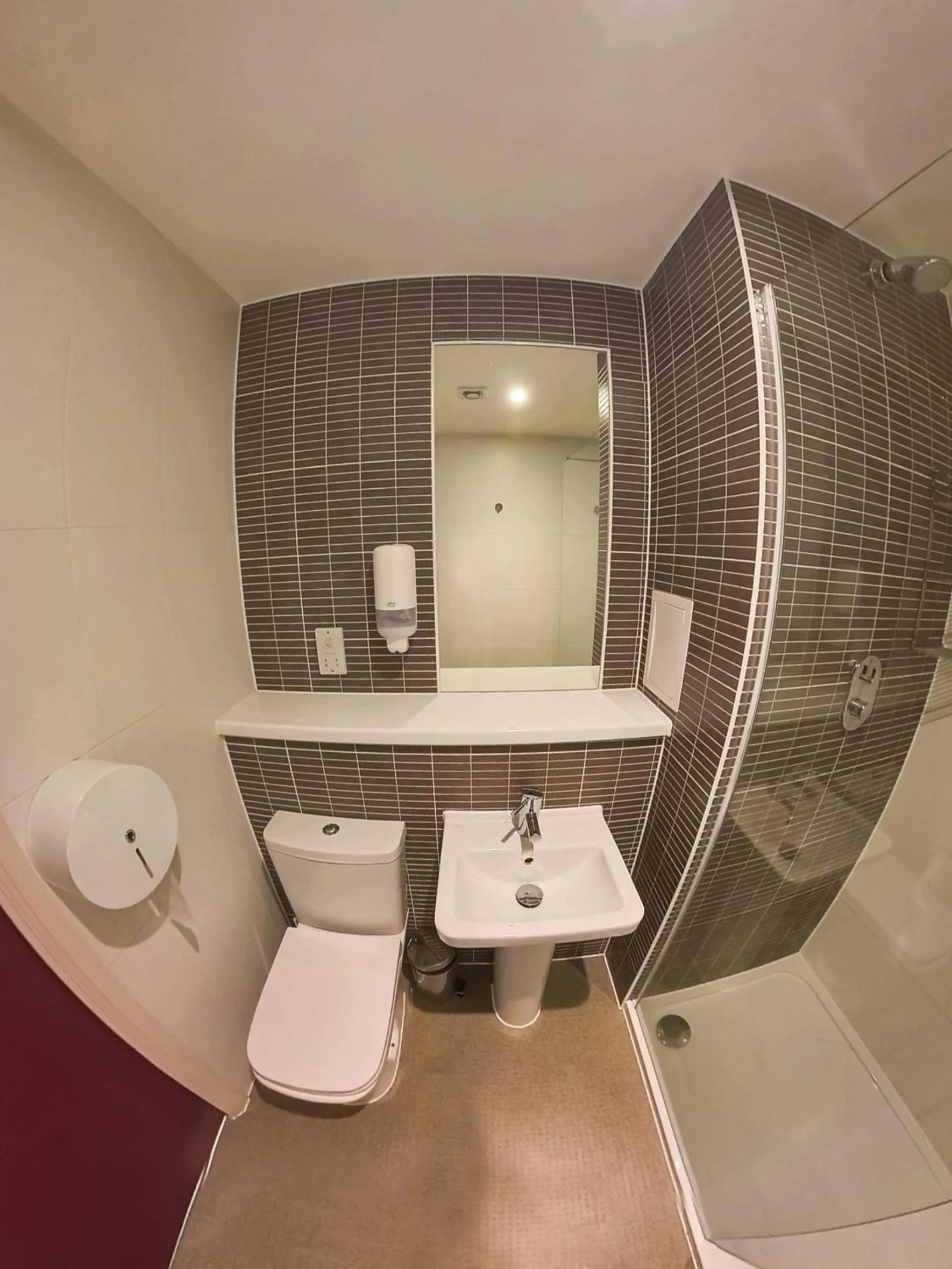 Bathroom in Safestay London Elephant & Castle