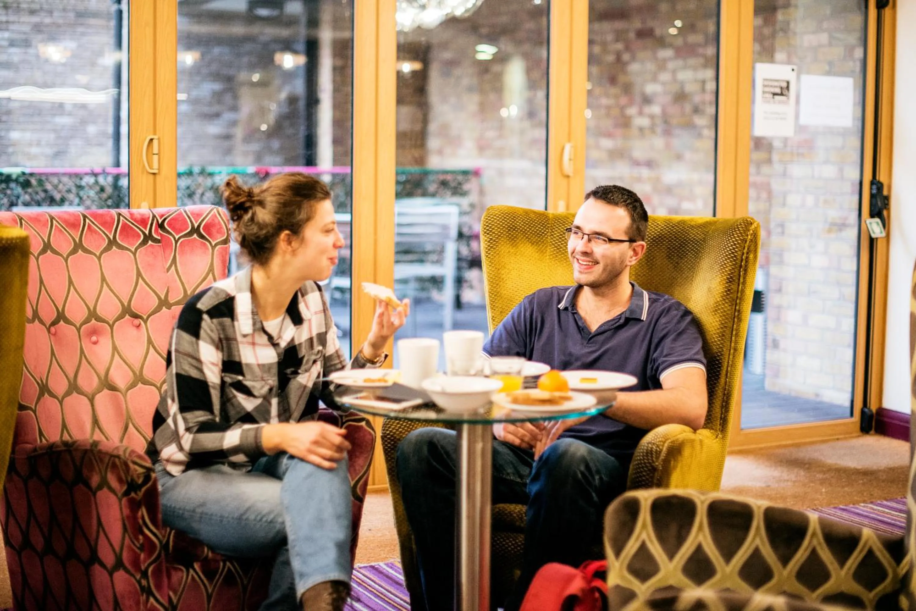 Communal lounge/ TV room in Safestay London Elephant & Castle