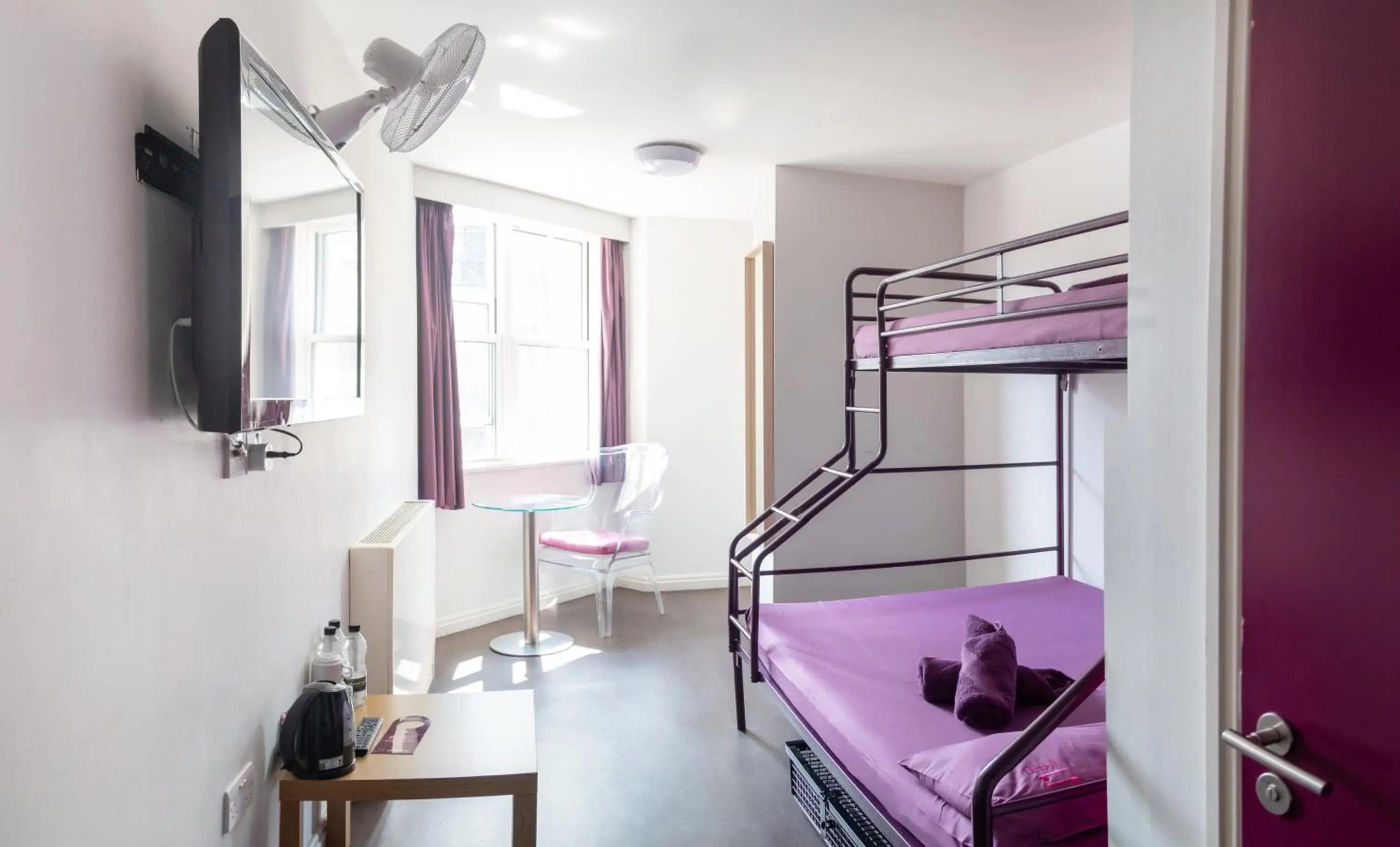 Triple Room Ensuite in Safestay London Elephant & Castle Triple Room Ensuite in Safestay London Elephant & Castle
