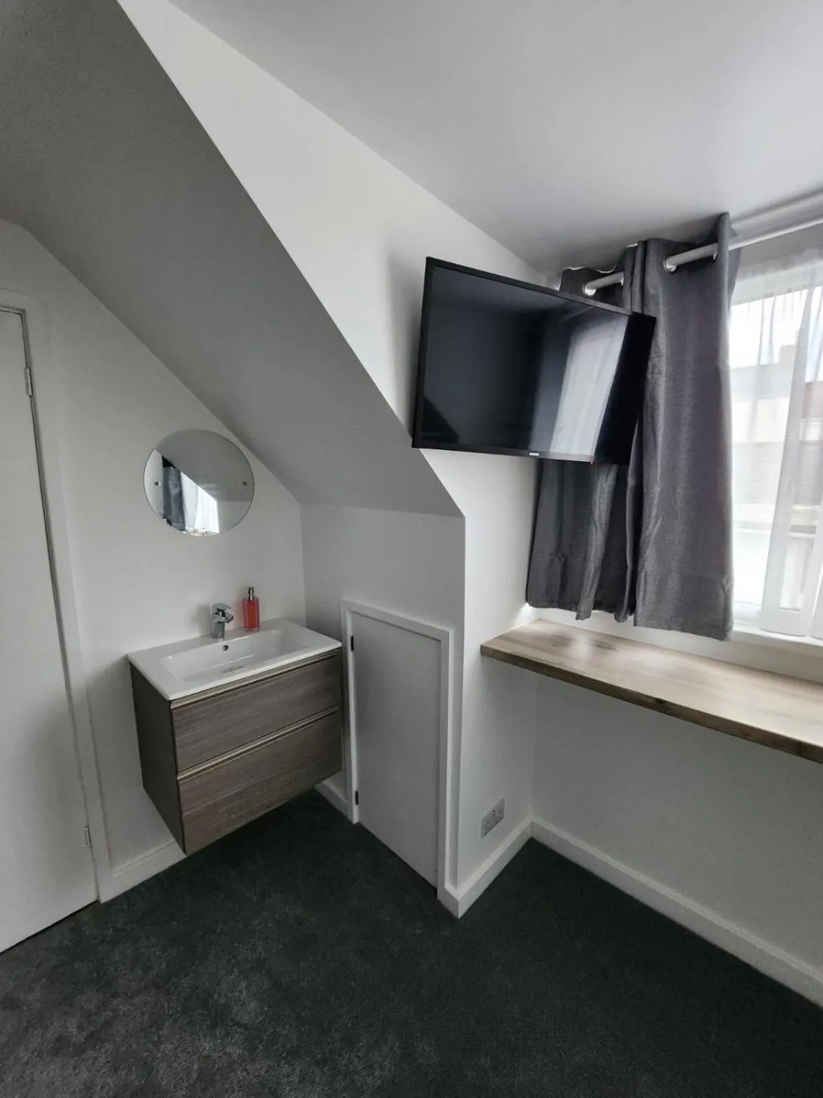 Bathroom, Bed in St Georges Guest House