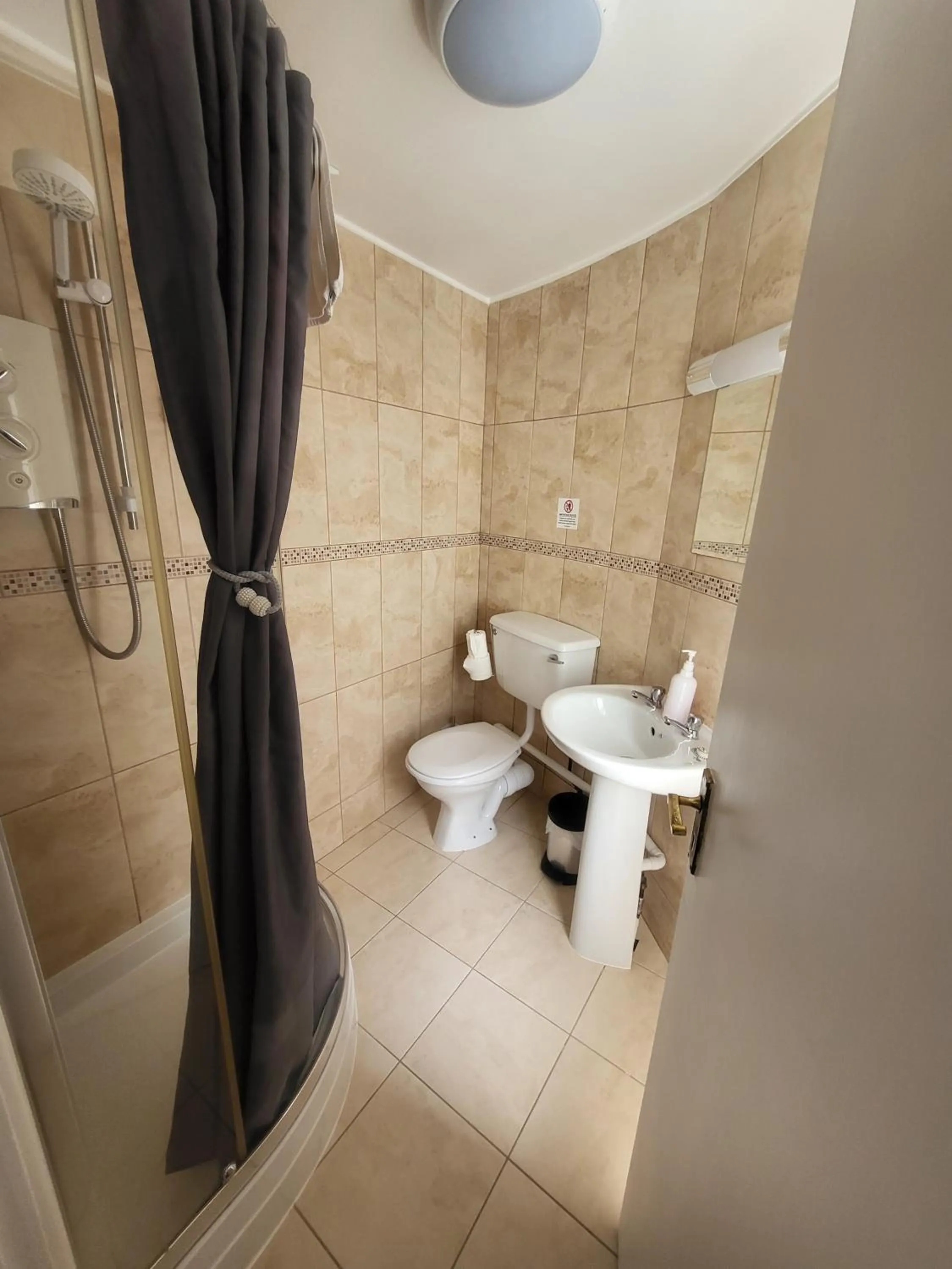 Bathroom in St Georges Guest House