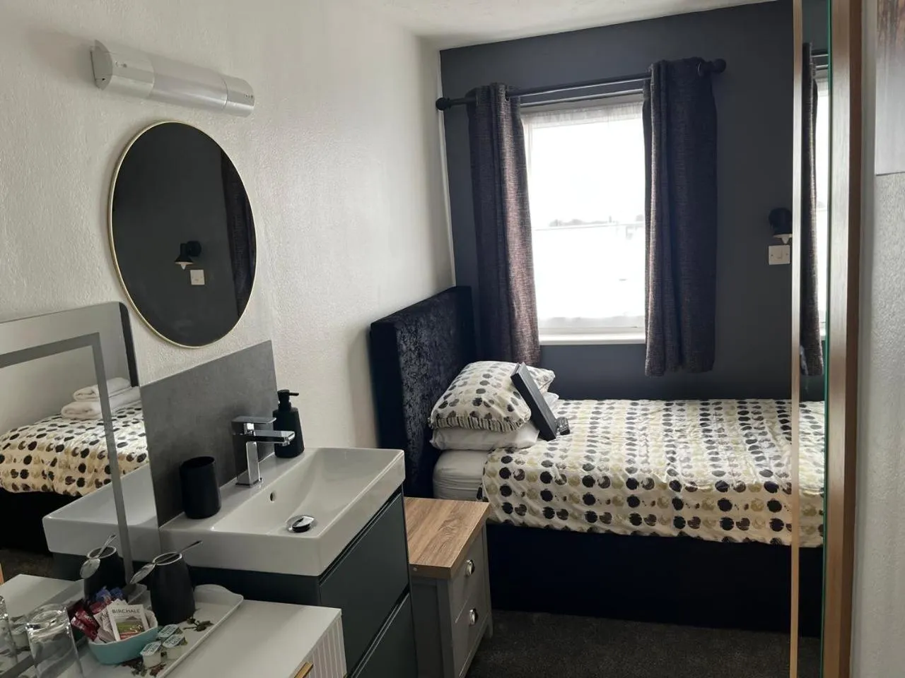 Bedroom, Bed in St Georges Guest House