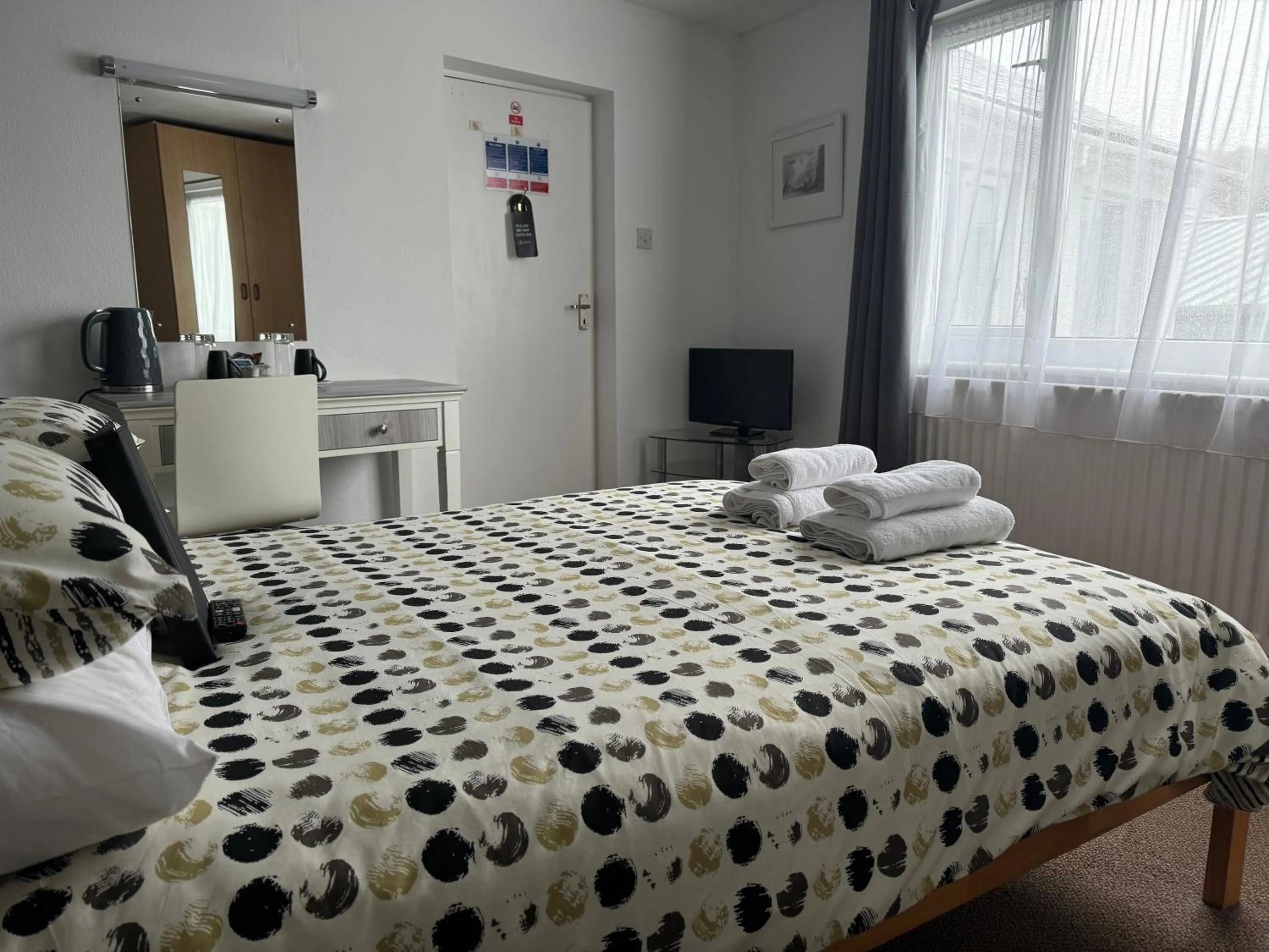 Bedroom, Bed in St Georges Guest House