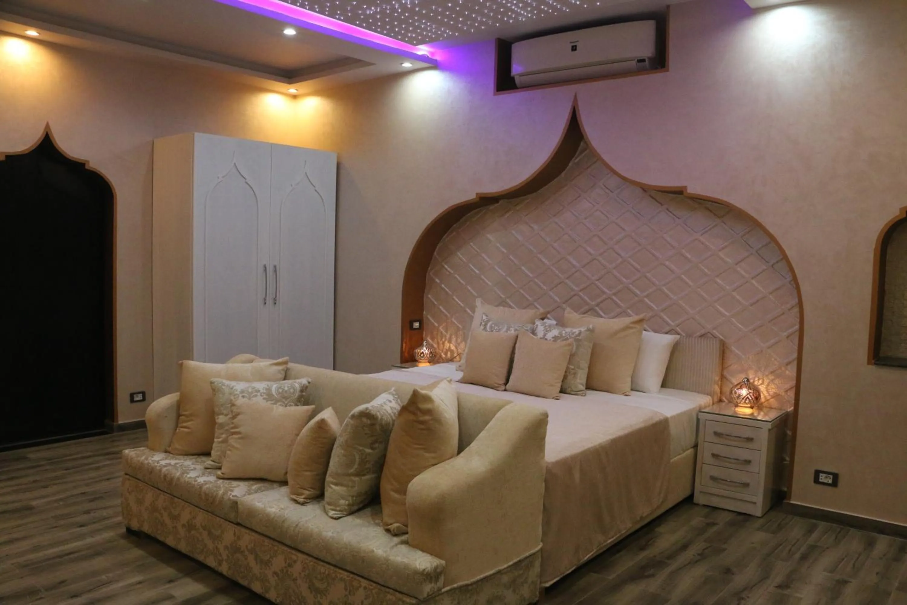 Photo of the whole room, Bed in Casa D'or Dahab