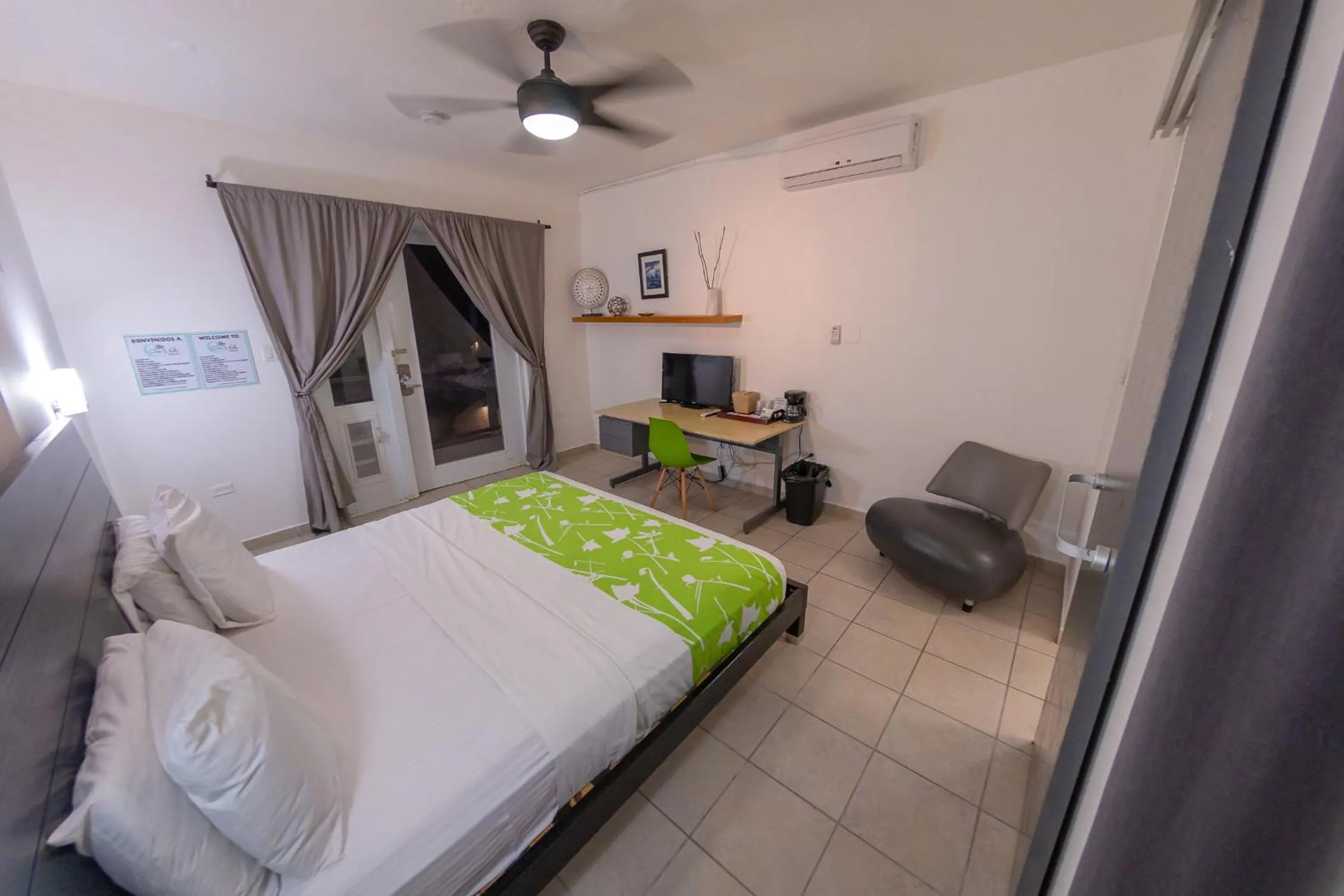 Photo of the whole room, Bed in Casa Verde Hotel - Steps to the Beach, Pool, Restaurant & Bar