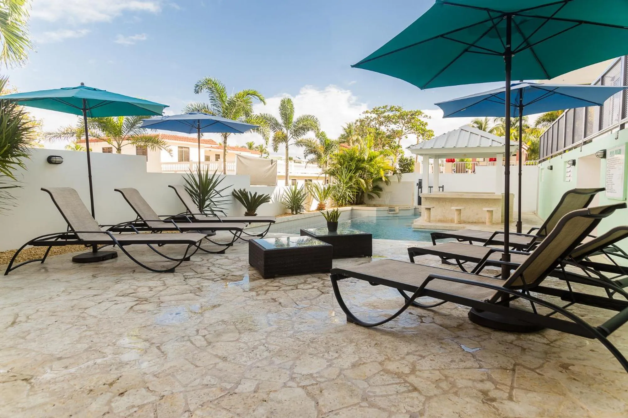 Swimming pool in Casa Verde Hotel - Steps to the Beach, Pool, Restaurant & Bar