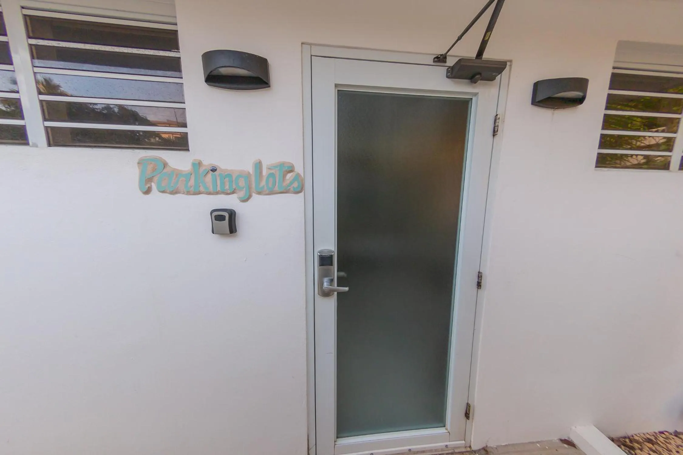 Facade/entrance in Casa Verde Hotel - Steps to the Beach, Pool, Restaurant & Bar