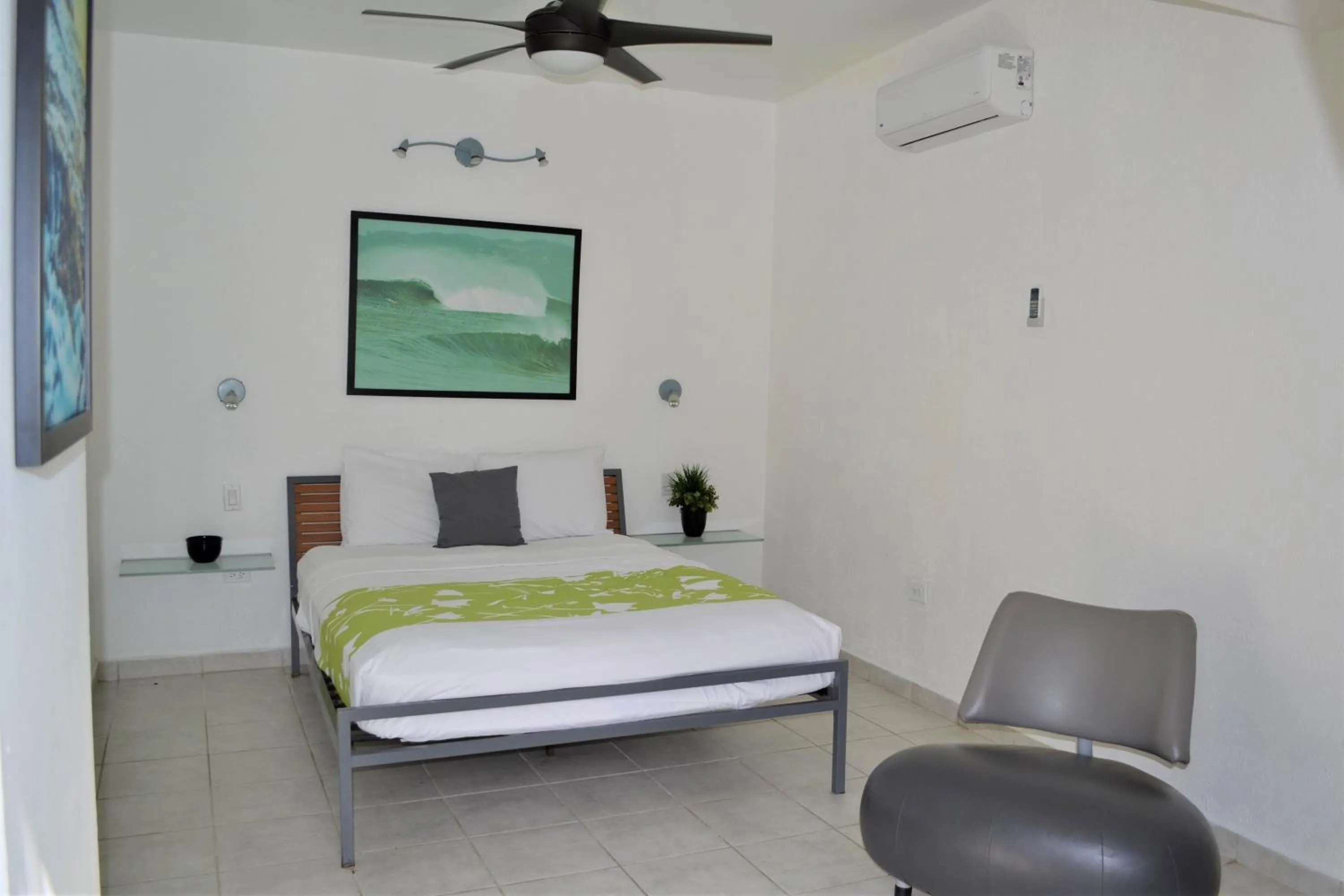 Photo of the whole room, Bed in Casa Verde Hotel - Steps to the Beach, Pool, Restaurant & Bar