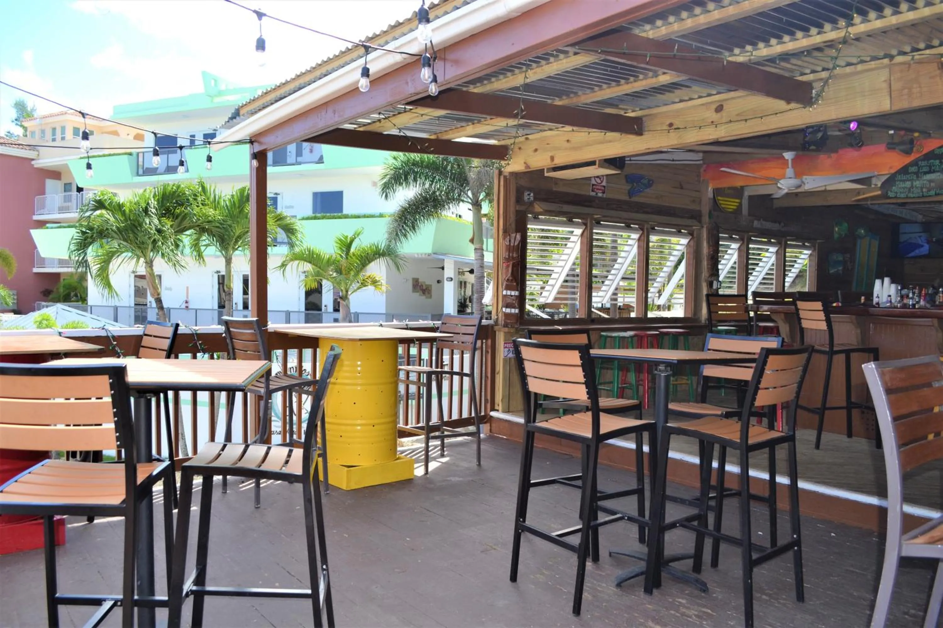 Restaurant/places to eat in Casa Verde Hotel - Steps to the Beach, Pool, Restaurant & Bar