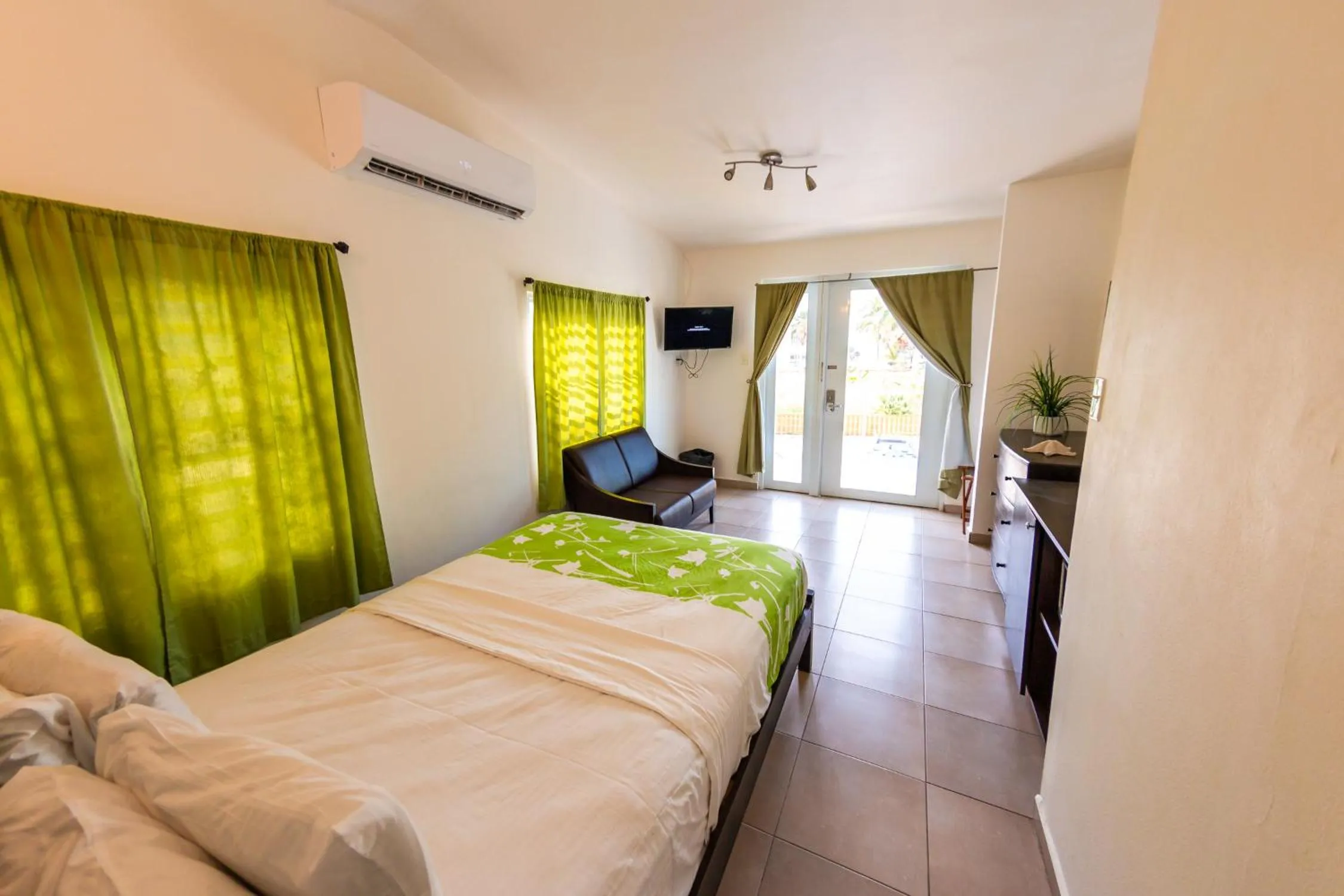 Photo of the whole room, Bed in Casa Verde Hotel - Steps to the Beach, Pool, Restaurant & Bar
