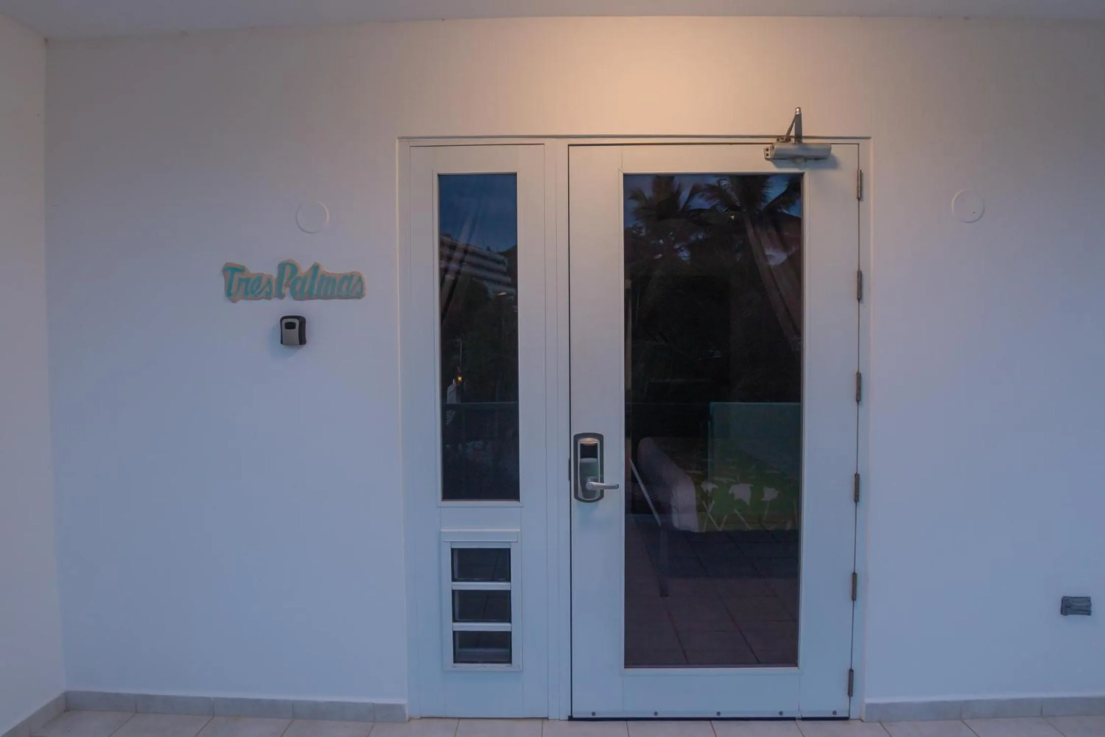 Facade/entrance in Casa Verde Hotel - Steps to the Beach, Pool, Restaurant & Bar