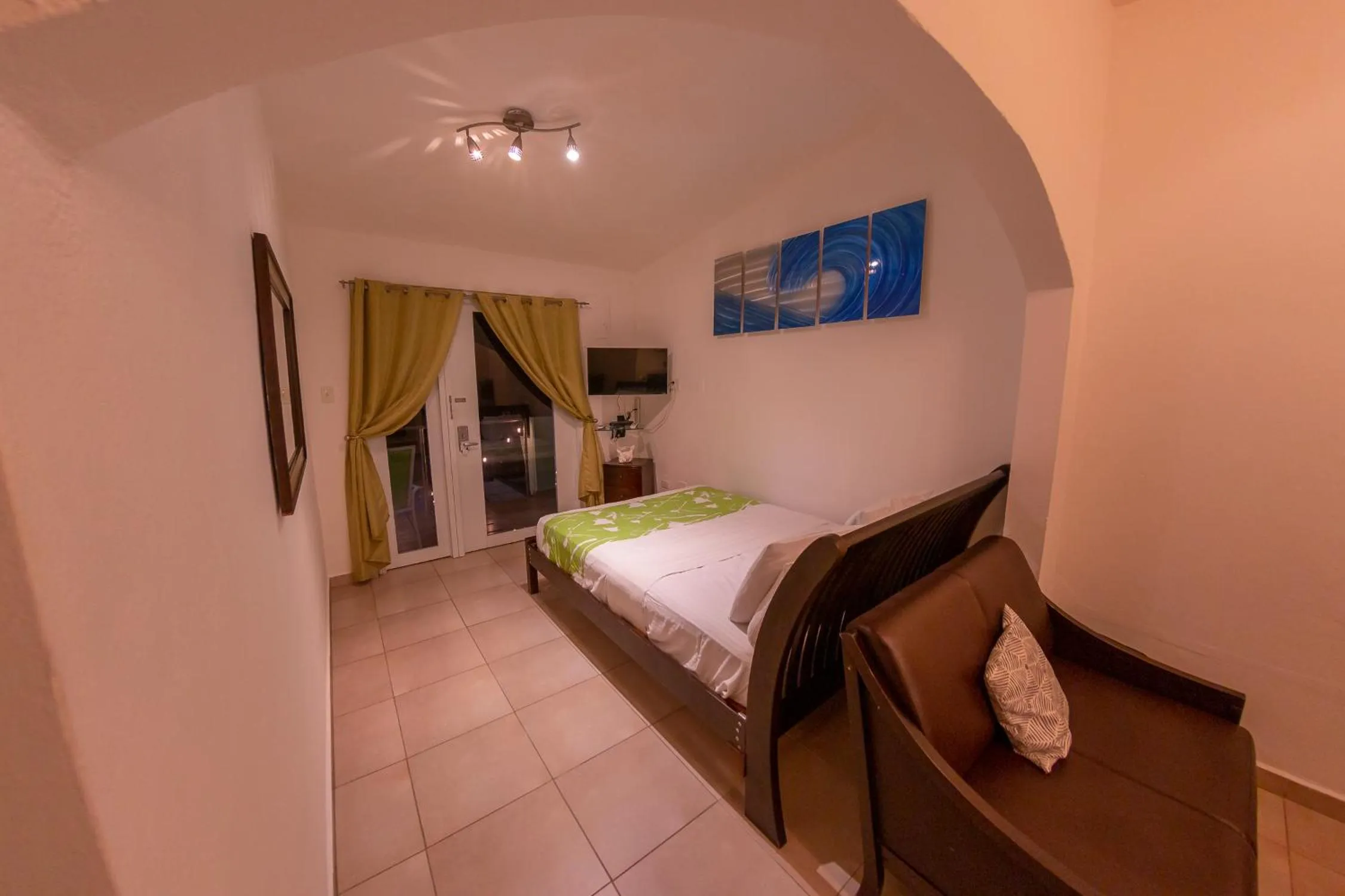 Photo of the whole room, Bed in Casa Verde Hotel - Steps to the Beach, Pool, Restaurant & Bar