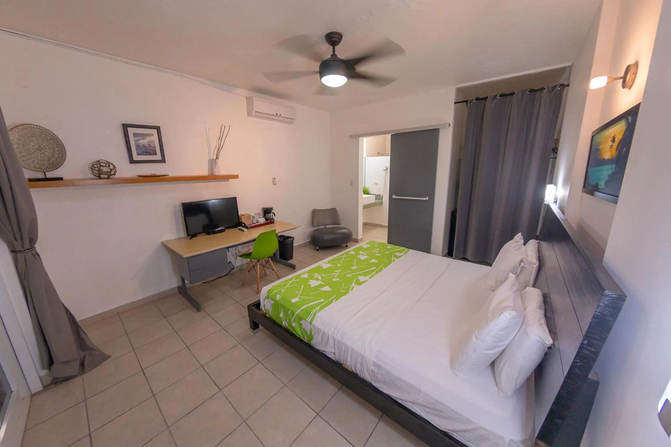 Photo of the whole room, Bed in Casa Verde Hotel - Steps to the Beach, Pool, Restaurant & Bar