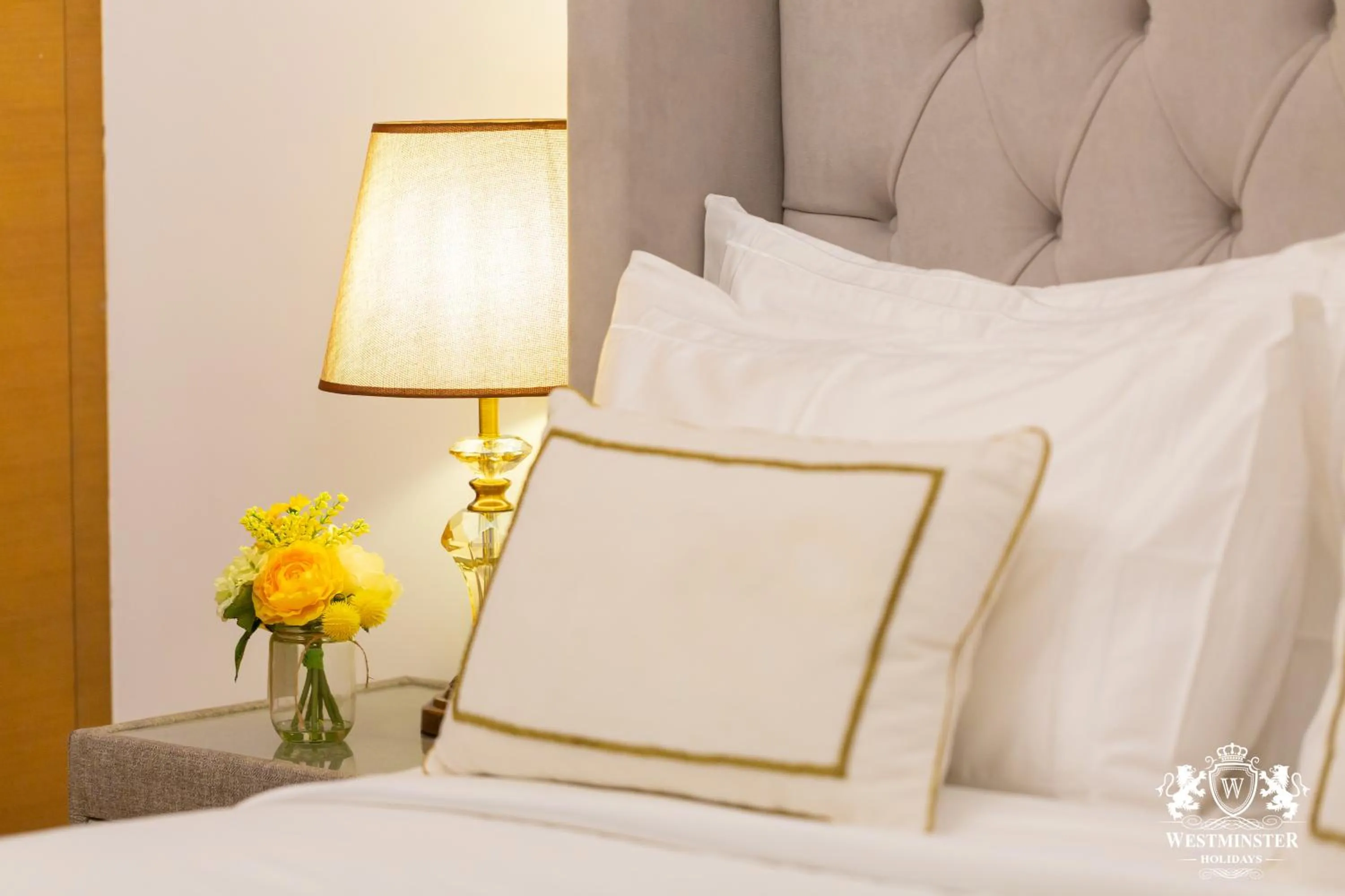 Bed in Westminster Claren Tower - Downtown