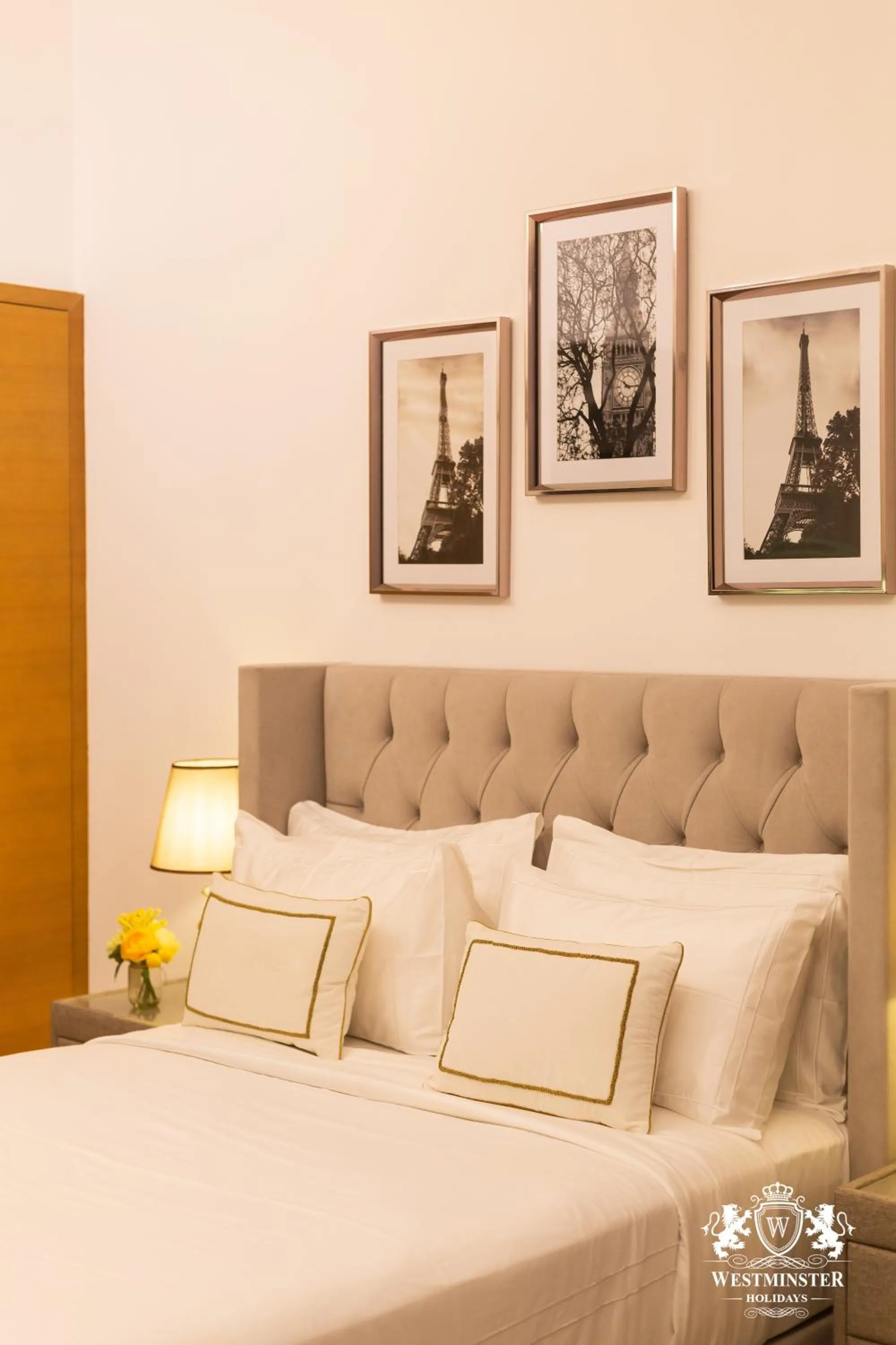 Property building, Bed in Westminster Claren Tower - Downtown