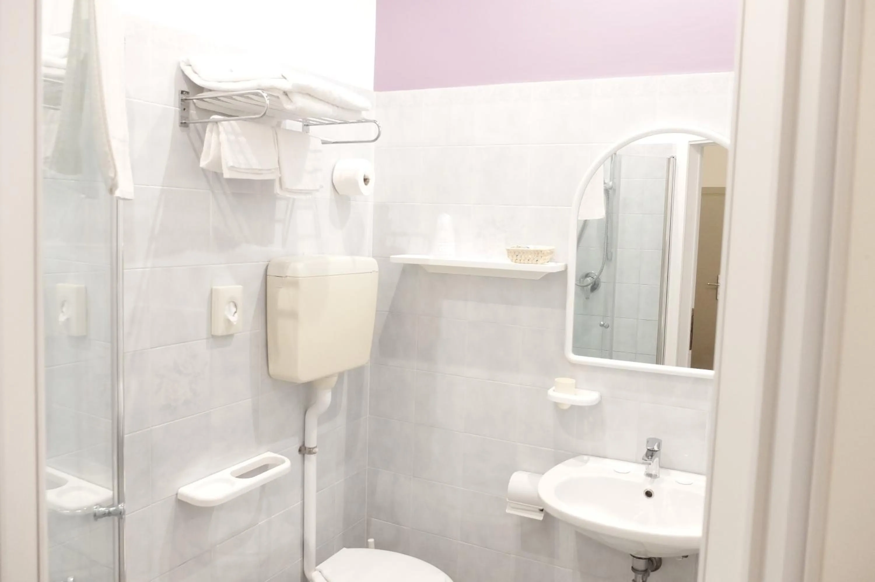 Shower in Hotel Aurea