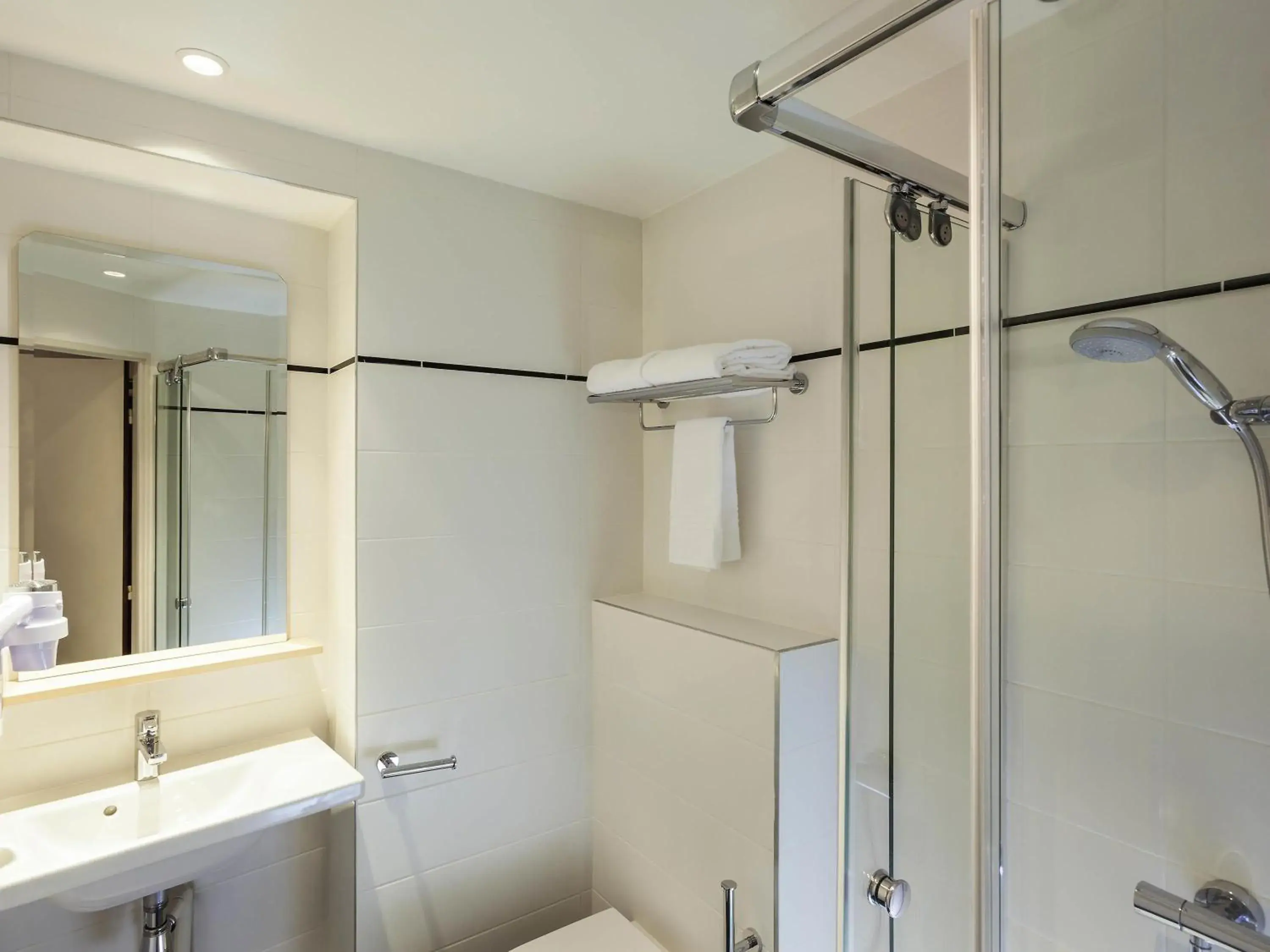 Standard Family Suite with Two Connecting Rooms in ibis Styles Paris Nation Porte De Montreuil Standard Family Suite with Two Connecting Rooms in ibis Styles Paris Nation Porte De Montreuil