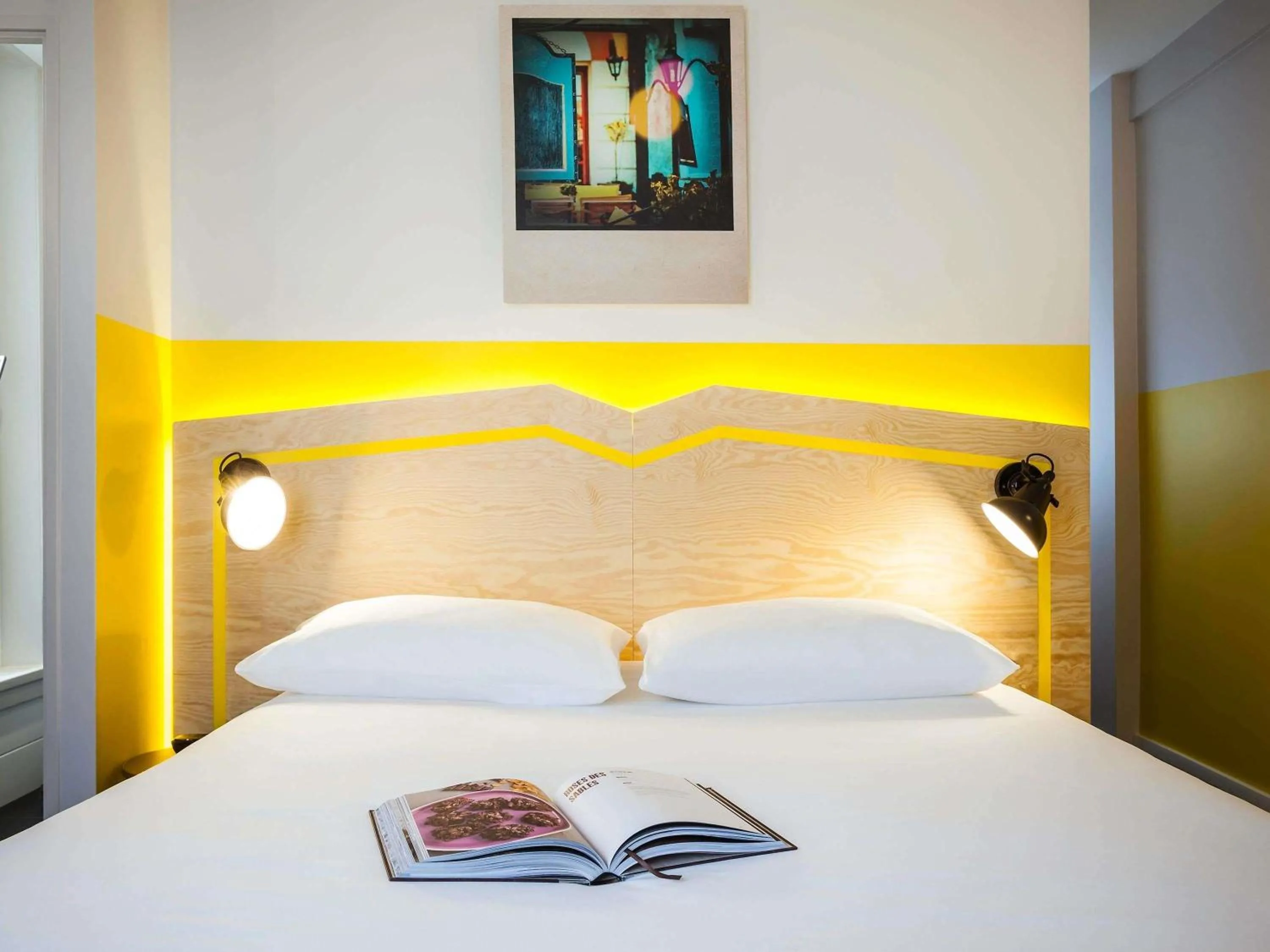 Bedroom, Bed in ibis Styles Paris Nation Porte De Montreuil
